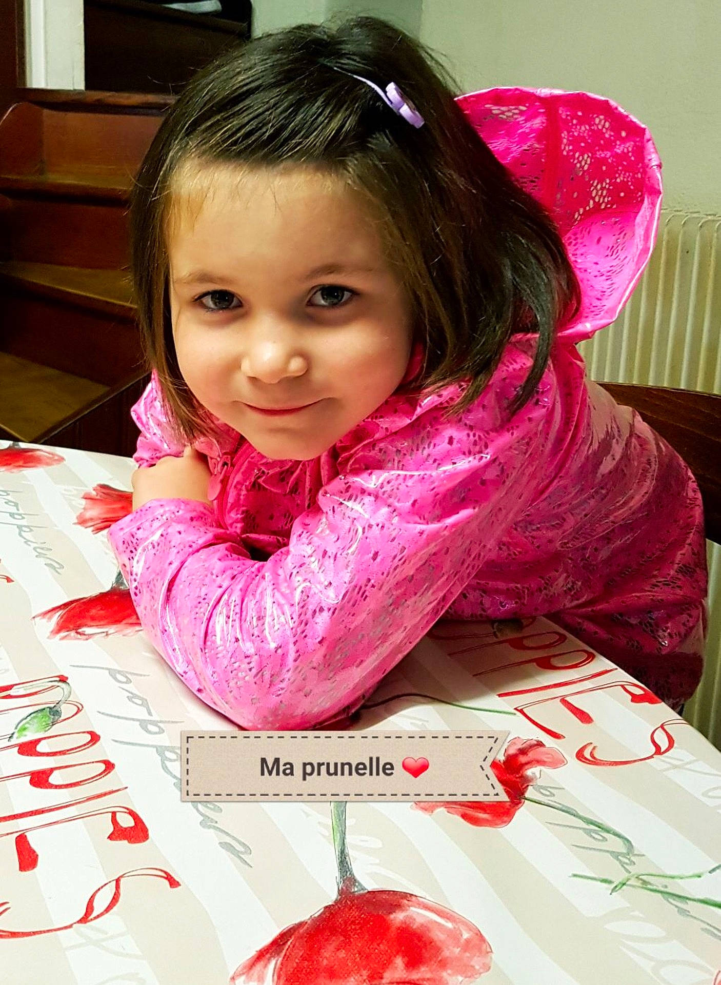 Lola a rejoint le concours — aidez-le/la à gagner de superbes lots ! child, girl, infant, person, pink, skin, smile, toddler