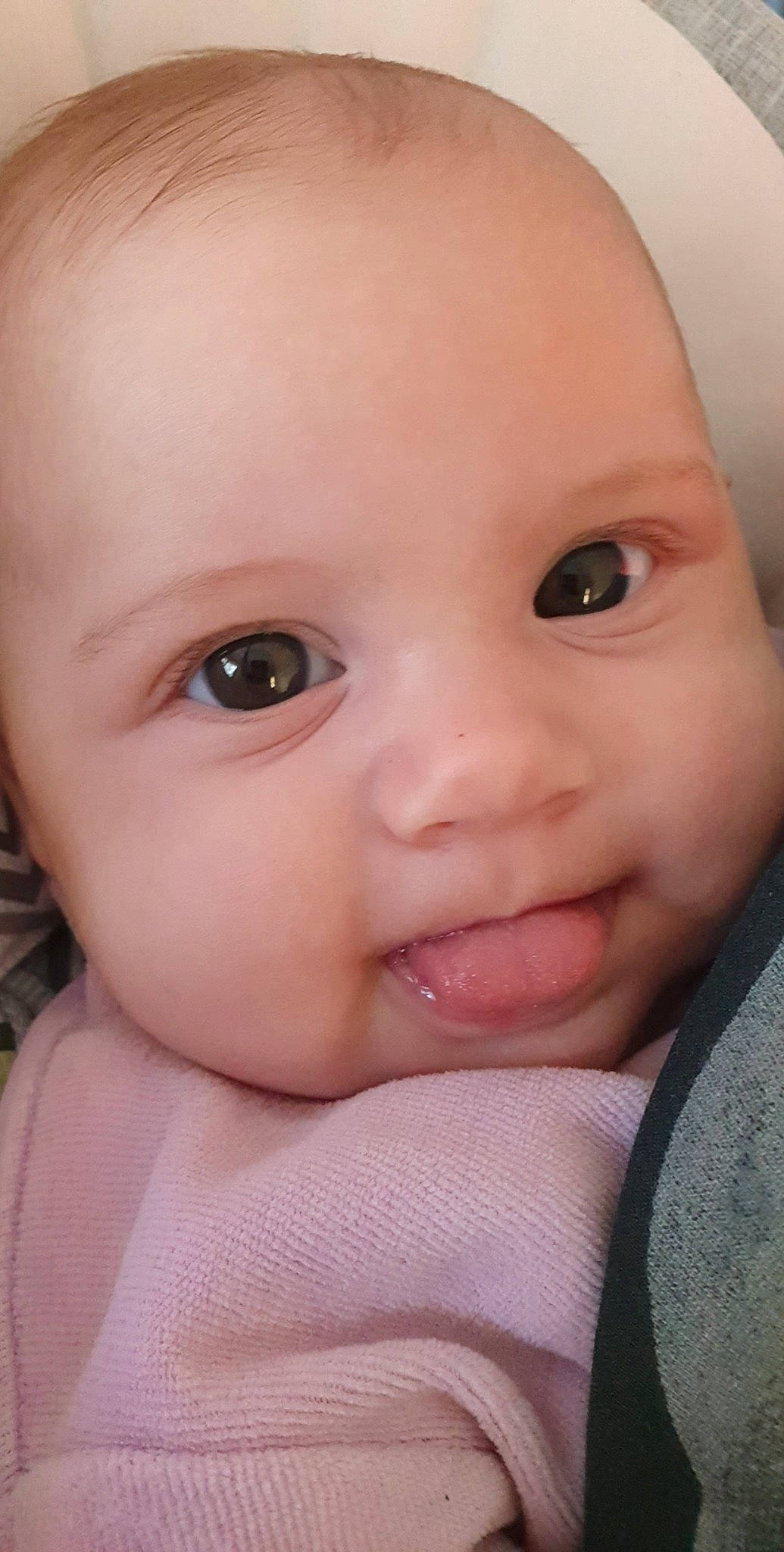 Myléna a rejoint le concours — aidez-le/la à gagner de superbes lots ! baby, beauty, cheek, child, chin, close_up, eye, eyebrow, eyelash, face, facial_expression, forehead, head, iris, lip, mouth, nose, organ, person, skin