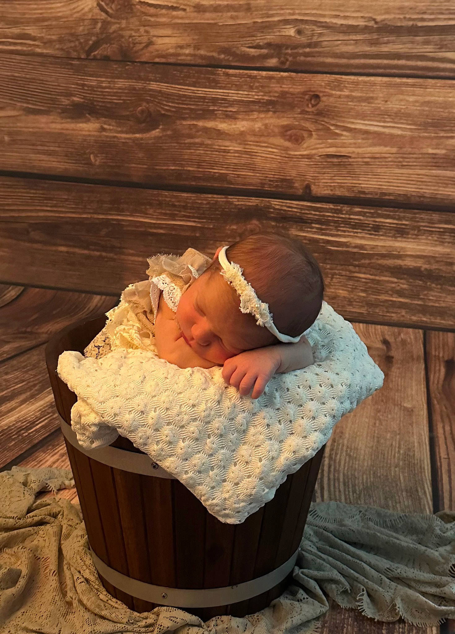 Sophia participe au concours pour gagner de l'argent avec cette photo : baby, baby_toddler_clothing, comfort, fashion_accessory, flooring, hardwood, hat, peach, person, plank, plywood, portrait_photography, sitting, toddler, varnish, wicker, wood, wood_flooring, wood_stain