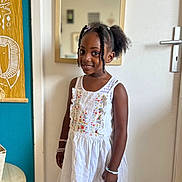 Talia participe au concours pour gagner de l'argent avec cette photo : child, girl, smile, dress, white_dress, bracelet, indoor, mirror, door, hairstyle, curly_hair, pigtails, tapestry, table, basket, wall, portrait, happy, standing, room