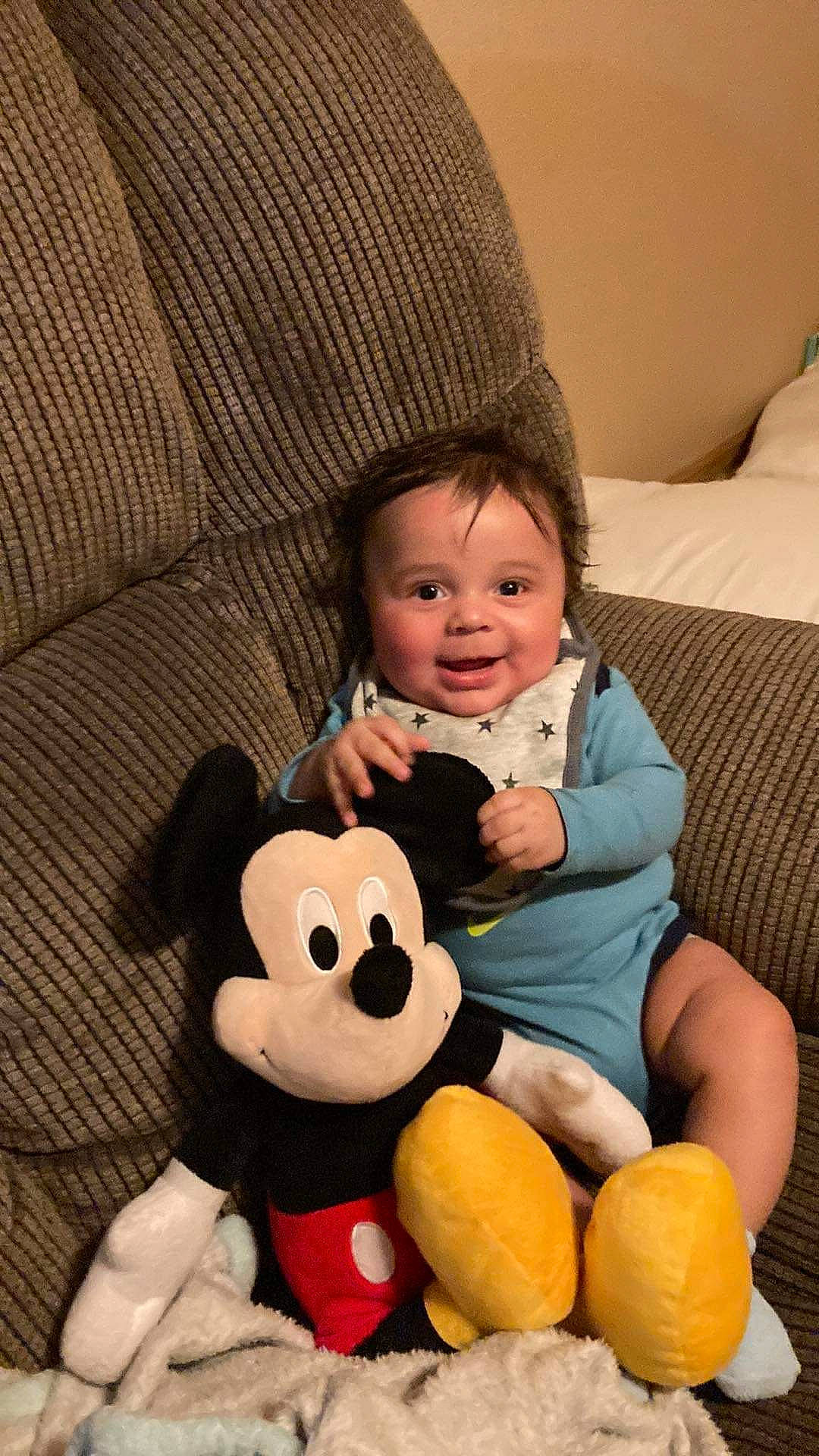 Christian is registered to the contest to win money with this photo: arm, baby, baby_toddler_clothing, cheek, child, comfort, couch, eye, face, finger, happy, head, human_body, lap, mammal, person, skin, smile, textile, toddler