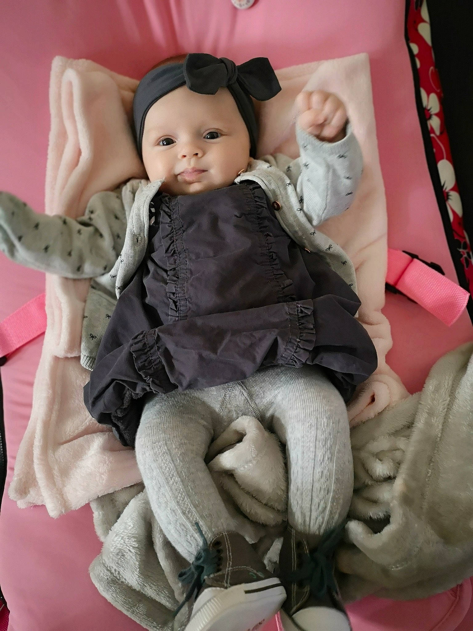 Léanna participe au concours pour gagner de l'argent avec cette photo : baby, cheek, child, person, pink, sitting, skin, toddler