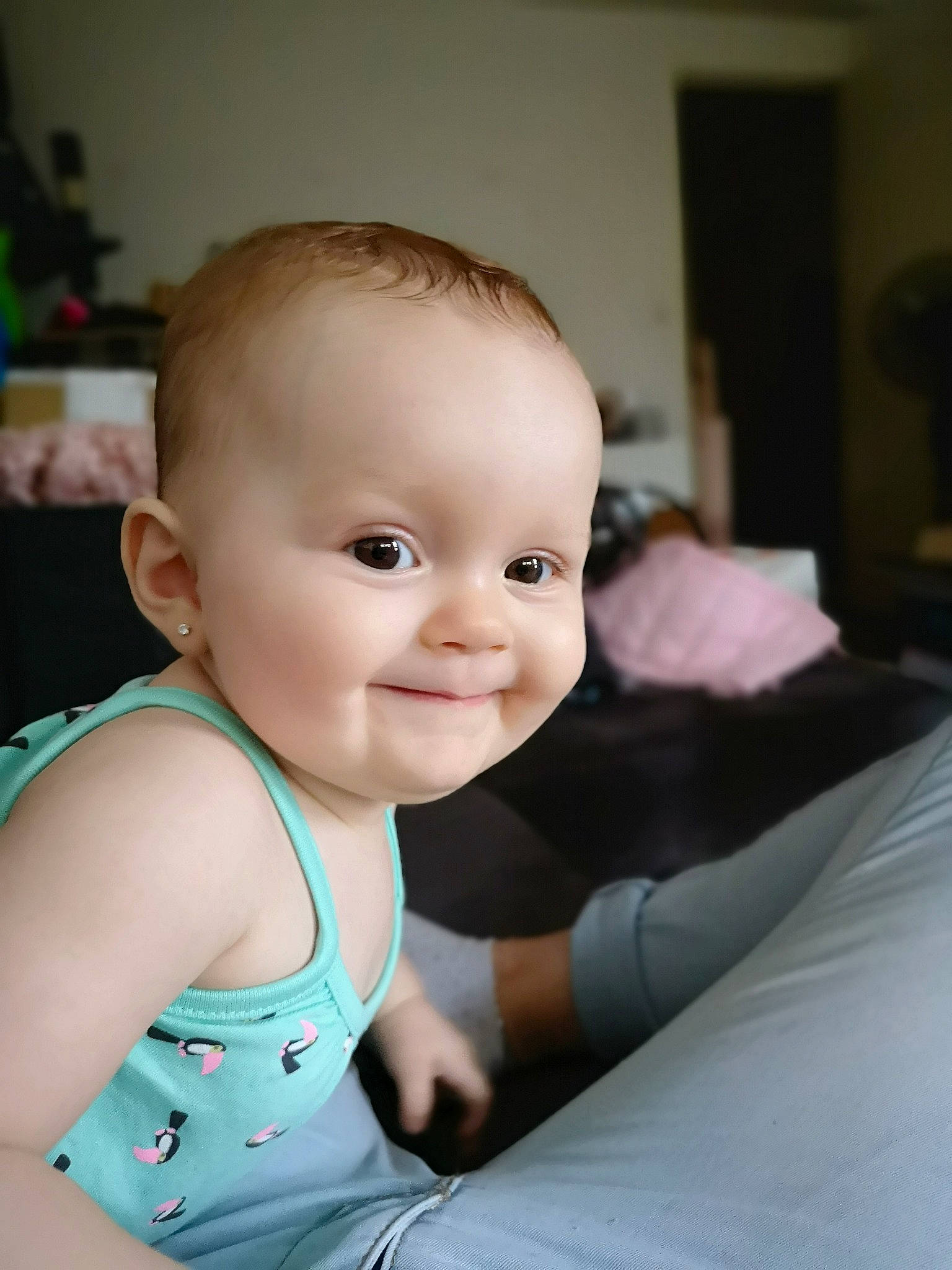 Leanna a rejoint le concours — aidez-le/la à gagner de superbes lots ! baby, beauty, cheek, child, chin, ear, eye, face, head, iris, joy, lip, person, sitting, skin, smile, toddler, vacation