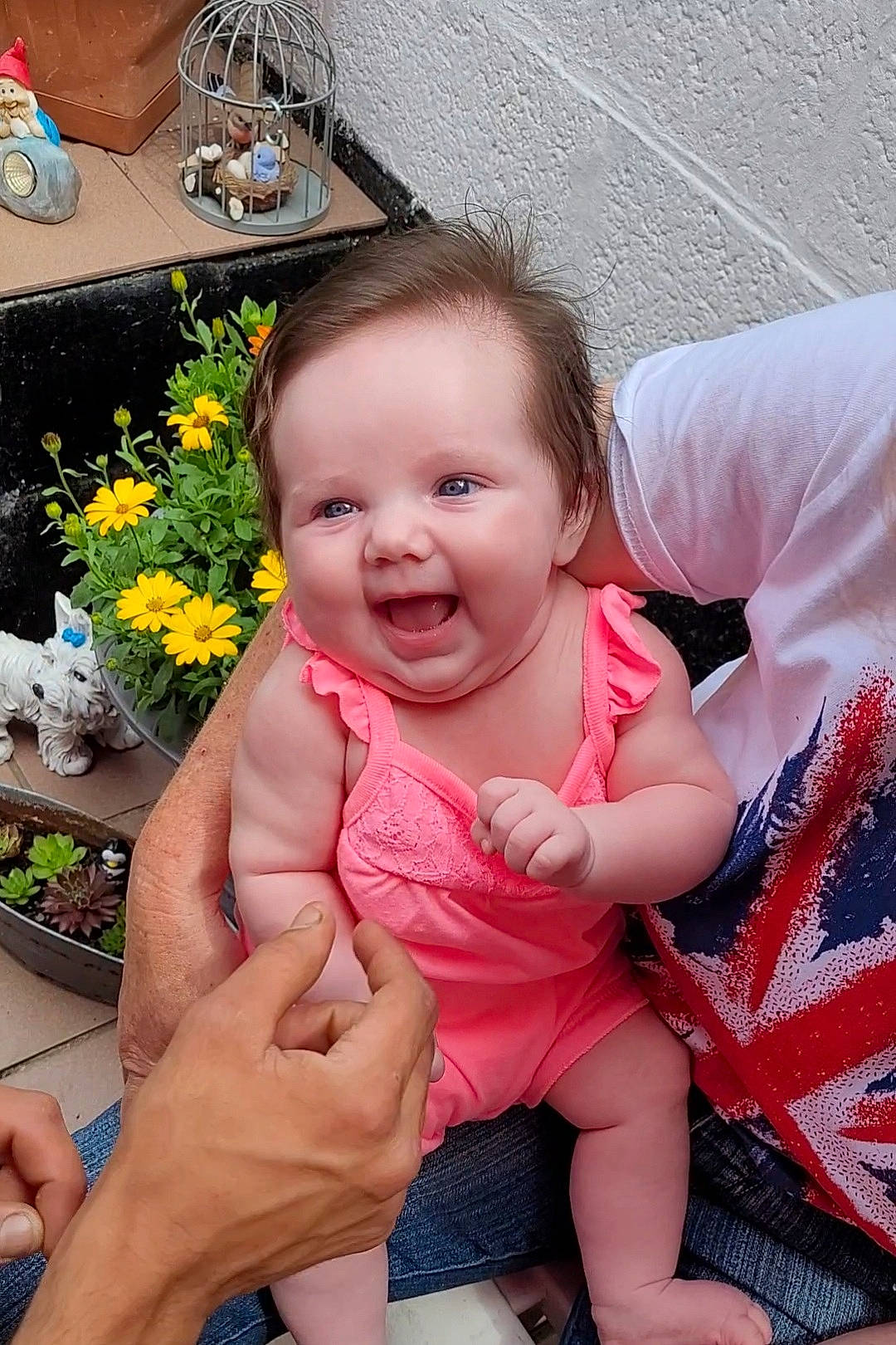 Kataléa participe au concours pour gagner de l'argent avec cette photo : baby, baby_toddler_clothing, cheek, chin, finger, flower, gesture, grass, happy, head, mouth, nail, people_in_nature, person, pink, plant, skin, smile, thigh, thumb