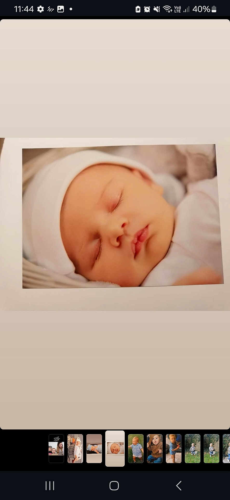 Lisandro a rejoint le concours — aidez-le/la à gagner de superbes lots ! baby, sleeping, hat, infant, portrait, close_up, peaceful, face, newborn, white_clothing, soft_light, cute, child, resting, photograph, mobile_screen, photo_of_photo, skin, calm, young