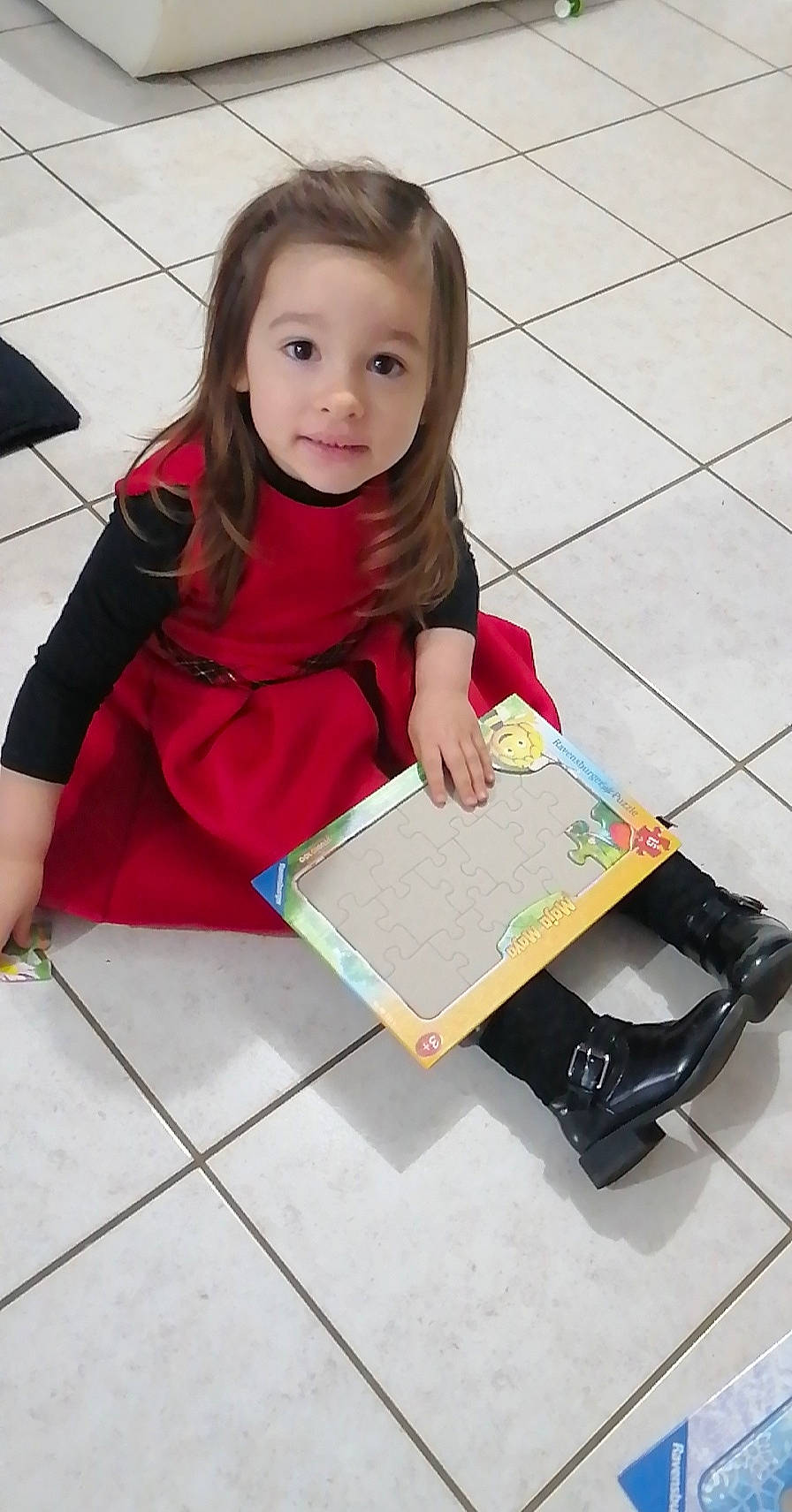 Lya a rejoint le concours — aidez-le/la à gagner de superbes lots ! curious, learning, person, stationery