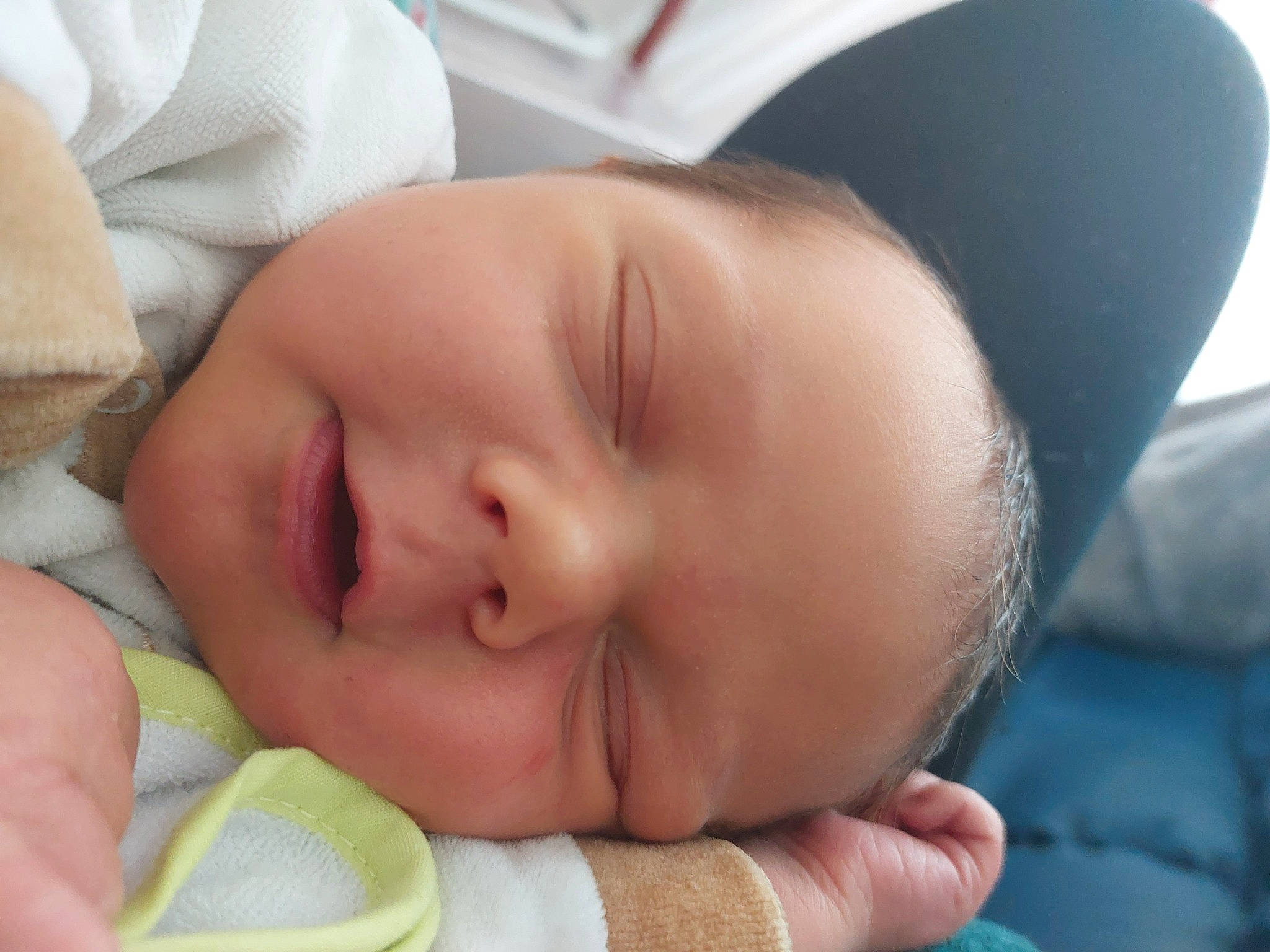 Mathis participe au concours pour gagner de l'argent avec cette photo : baby, cheek, chin, comfort, ear, eye, eyebrow, eyelash, finger, gesture, hand, iris, lip, mammal, mouth, nose, person, skin, smile, toddler