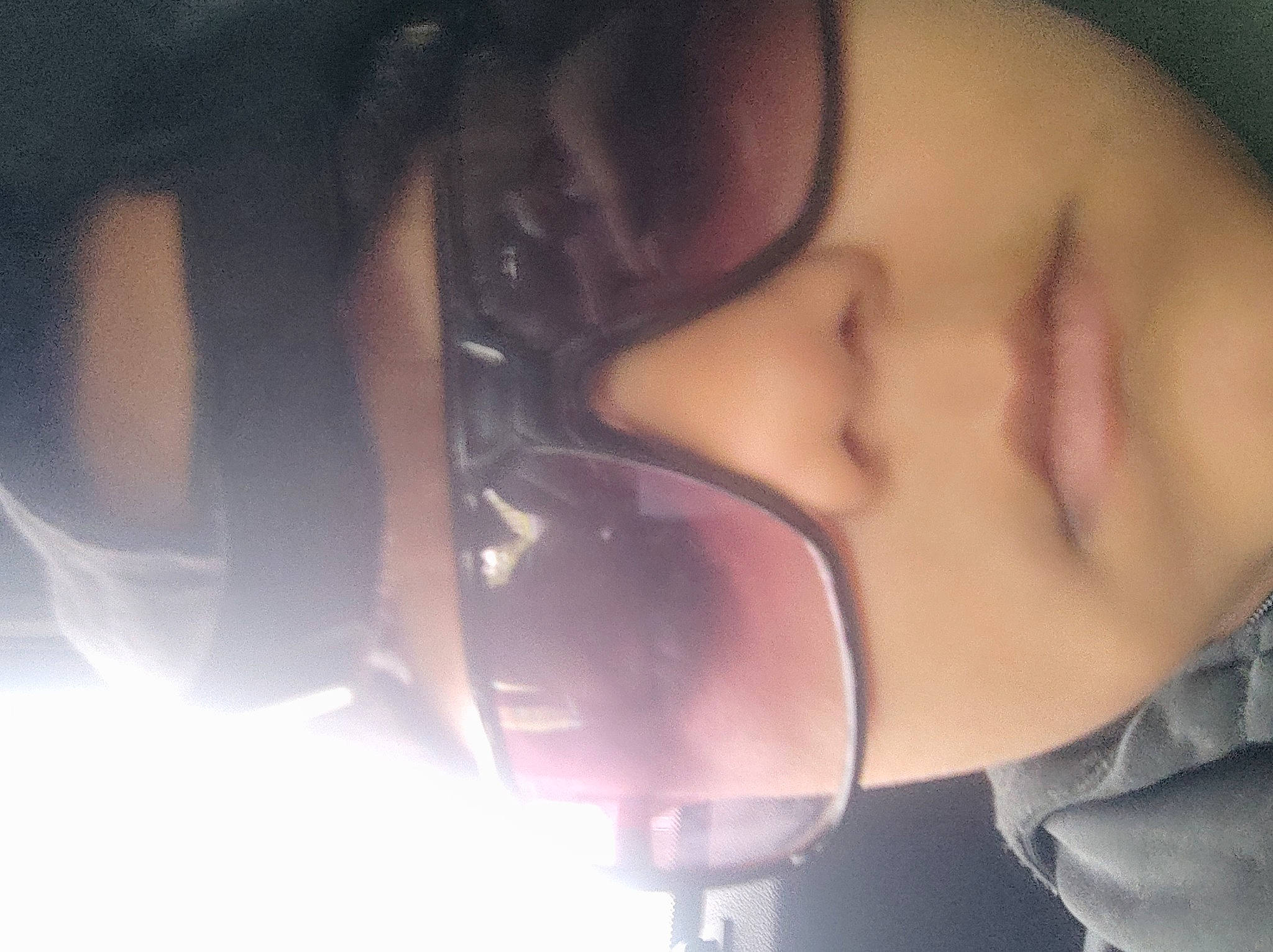 Ayan a rejoint le concours — aidez-le/la à gagner de superbes lots ! automotive_lighting, black_hair, chin, comfort, cool, ear, eyebrow, eyelash, eyewear, finger, forehead, gesture, jaw, lip, mouth, neck, nose, person, skin, tints_and_shades