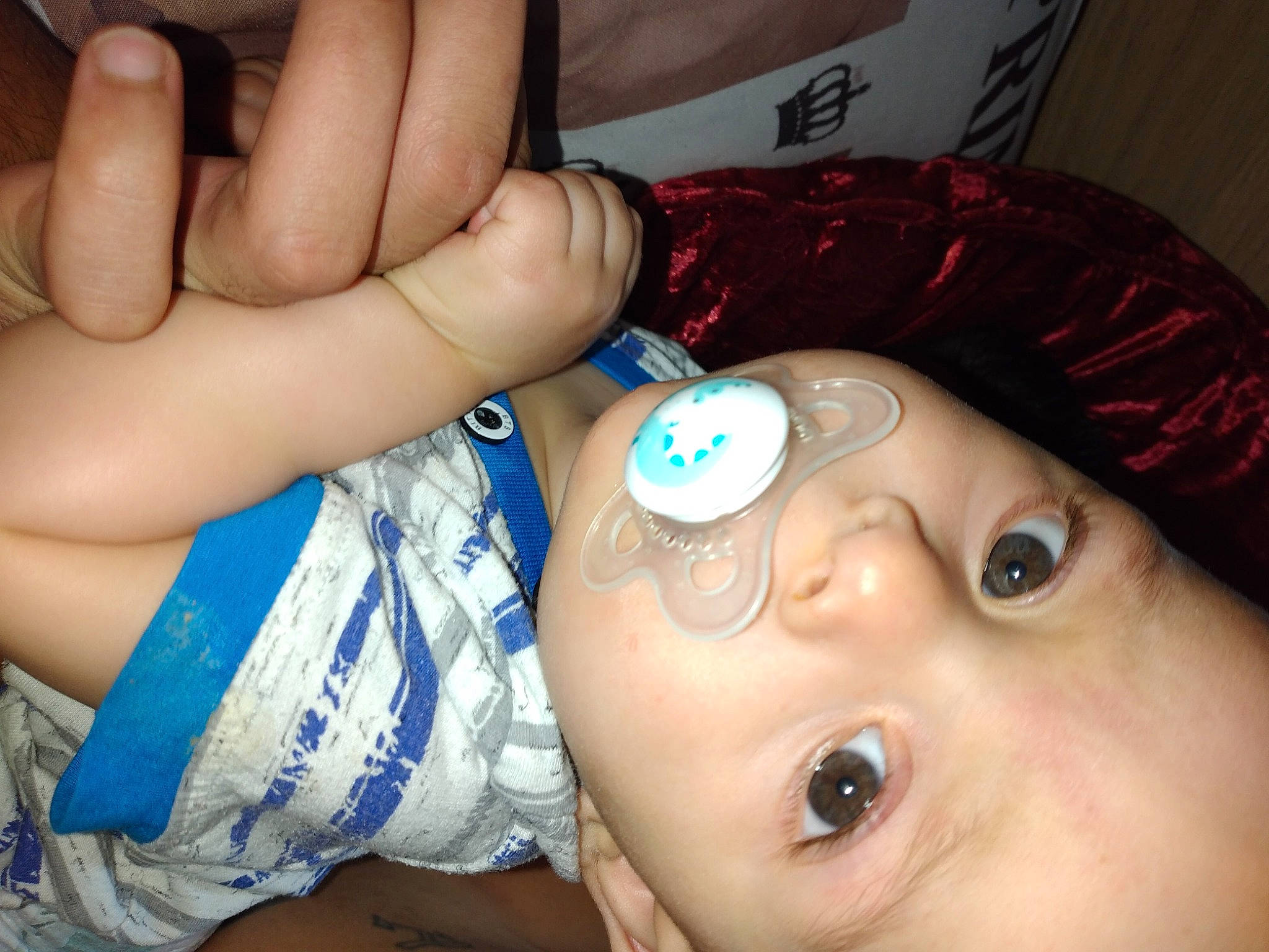 Dusko participe au concours pour gagner de l'argent avec cette photo : azure, cheek, eyebrow, eyelash, forehead, hairstyle, hand, human, human_body, iris, joint, lip, mammal, mouth, muscle, neck, nose, organ, person, skin