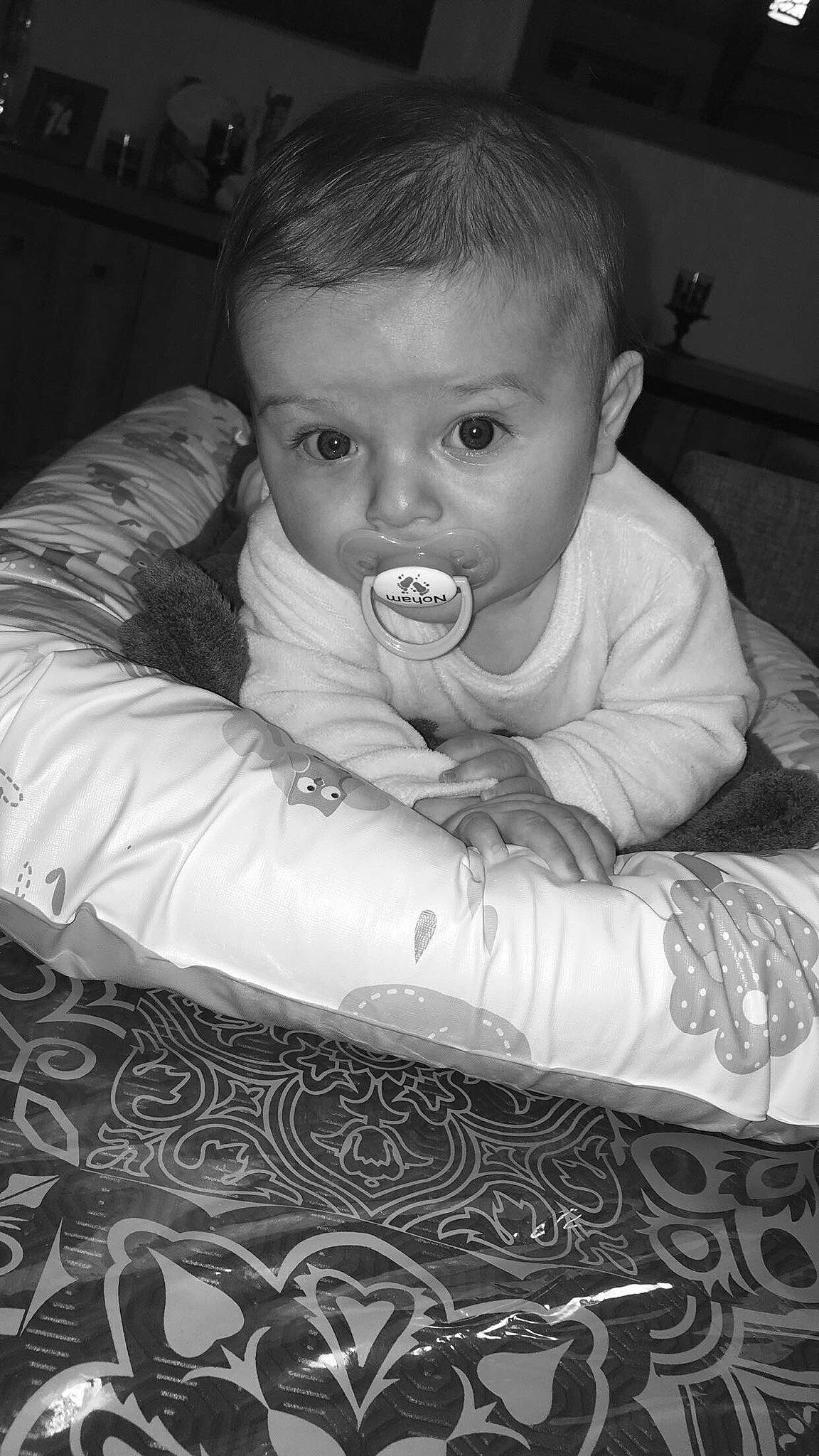 Noham a rejoint le concours — aidez-le/la à gagner de superbes lots ! arm, baby, black, cheek, chin, comfort, eye, eyebrow, facial_expression, flash_photography, hair, human_body, iris, lip, mouth, nose, person, photograph, product, skin