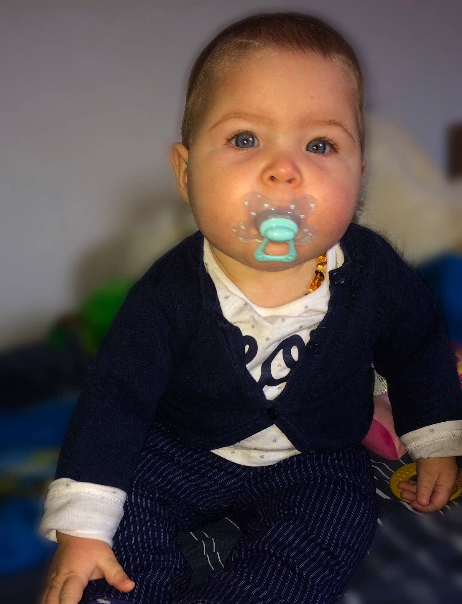 Lizéa participe au concours pour gagner de l'argent avec cette photo : baby, baby_products, cheek, child, eye, face, formal_wear, head, nose, outerwear, person, skin, smile, suit, toddler, tuxedo