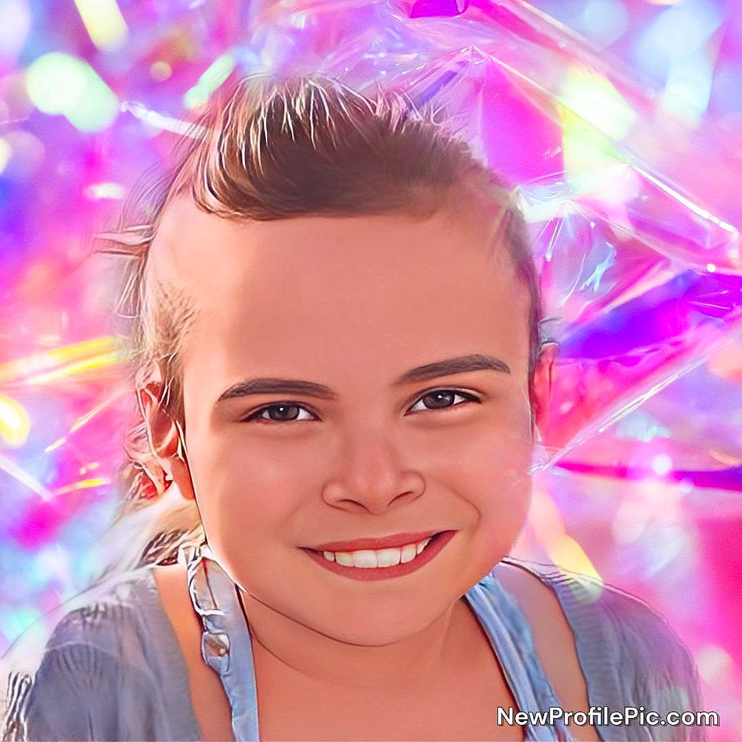 Luna a rejoint le concours — aidez-le/la à gagner de superbes lots ! beauty, black_hair, cool, ear, electric_blue, eyebrow, eyelash, facial_expression, flash_photography, forehead, gesture, happy, iris, jaw, joy, lip, magenta, nose, person, pink