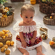 Abigaëlle a rejoint le concours — aidez-le/la à gagner de superbes lots ! baby, child, dress, sitting, baskets, dried_flowers, indoor, curious, colorful_clothing, barefoot, decor, natural_light, floor, portrait, infant, cute, hands, feet, closeup, soft_light