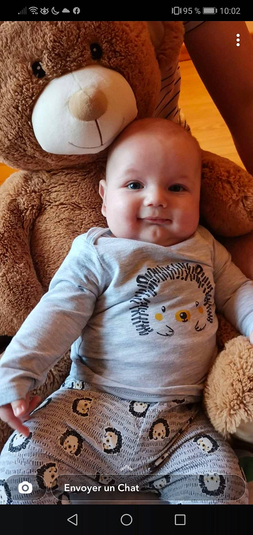 Jules participe au concours pour gagner de l'argent avec cette photo : baby, baby_toddler_clothing, cheek, comfort, eye, happy, head, headgear, iris, joy, mammal, nose, organ, person, product, skin, sleeve, smile, textile, toy