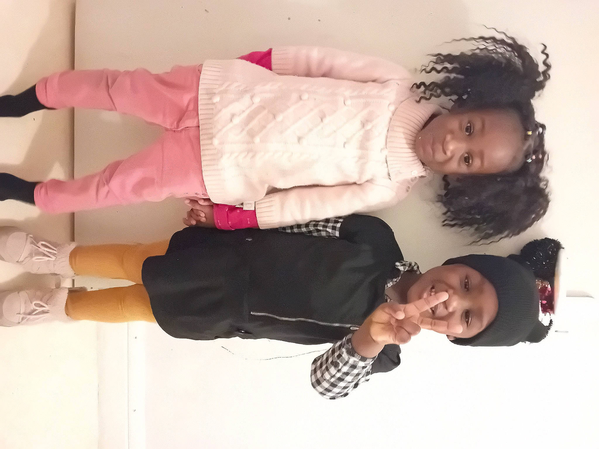 Dylan a rejoint le concours — aidez-le/la à gagner de superbes lots ! comfort, elbow, fashion_design, fun, gesture, happy, headwear, human_leg, knee, magenta, person, sleeve, smile, sock, thigh, thumb, waist, white, wrist