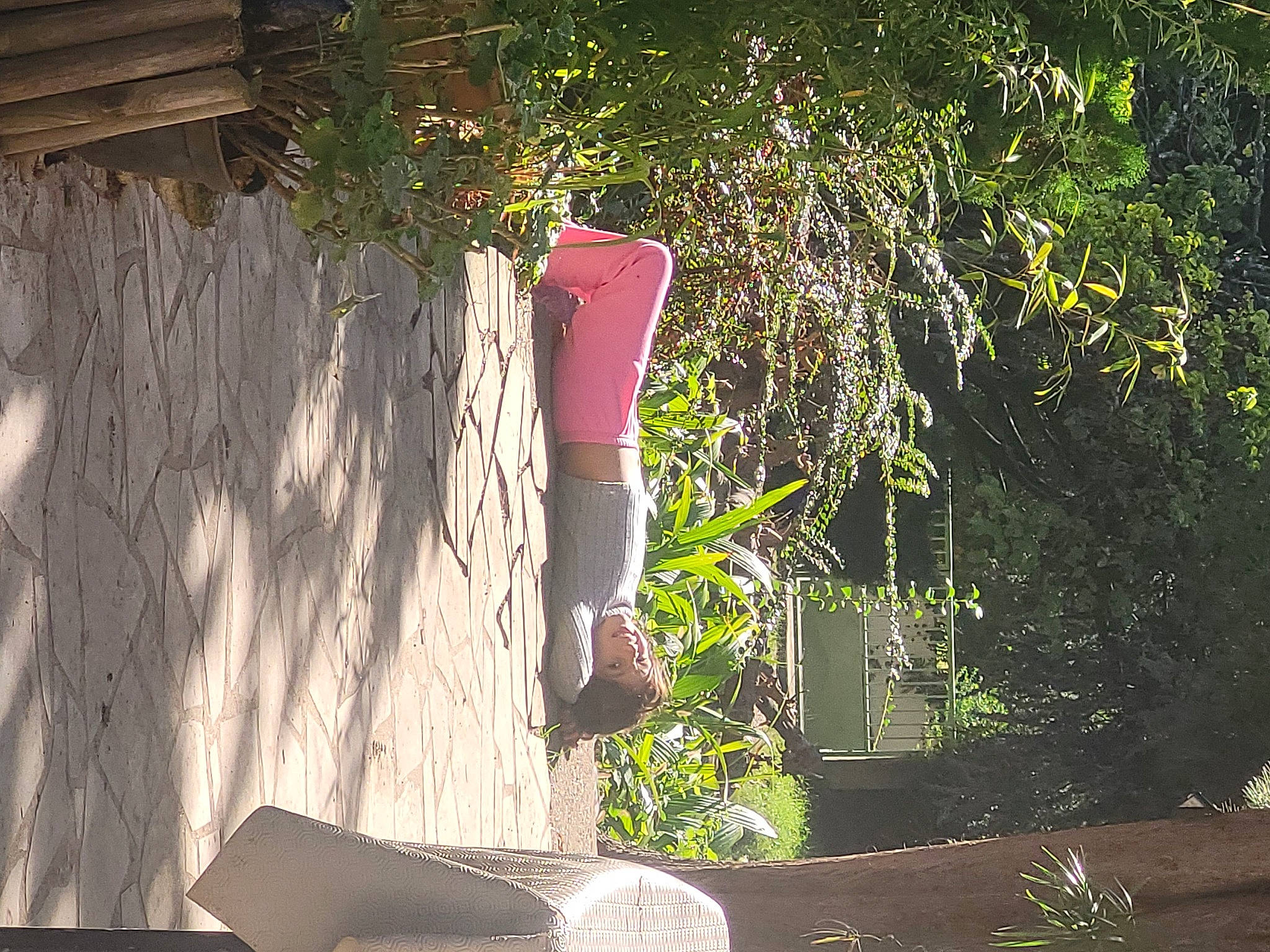 Inaya a rejoint le concours — aidez-le/la à gagner de superbes lots ! art, building, carmine, concrete, facade, grass, headwear, house, landscape, leisure, magenta, person, plant, rectangle, shade, shadow, shrub, sunlight, tints_and_shades, trunk