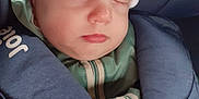 Joan a rejoint le concours — aidez-le/la à gagner de superbes lots ! baby, child, sleeping, beanie, hat, converse, car_seat, seat_belt, blue, green, jacket, clothing, face, closed_eyes, infant, cute, comfort, travel, safety, portrait