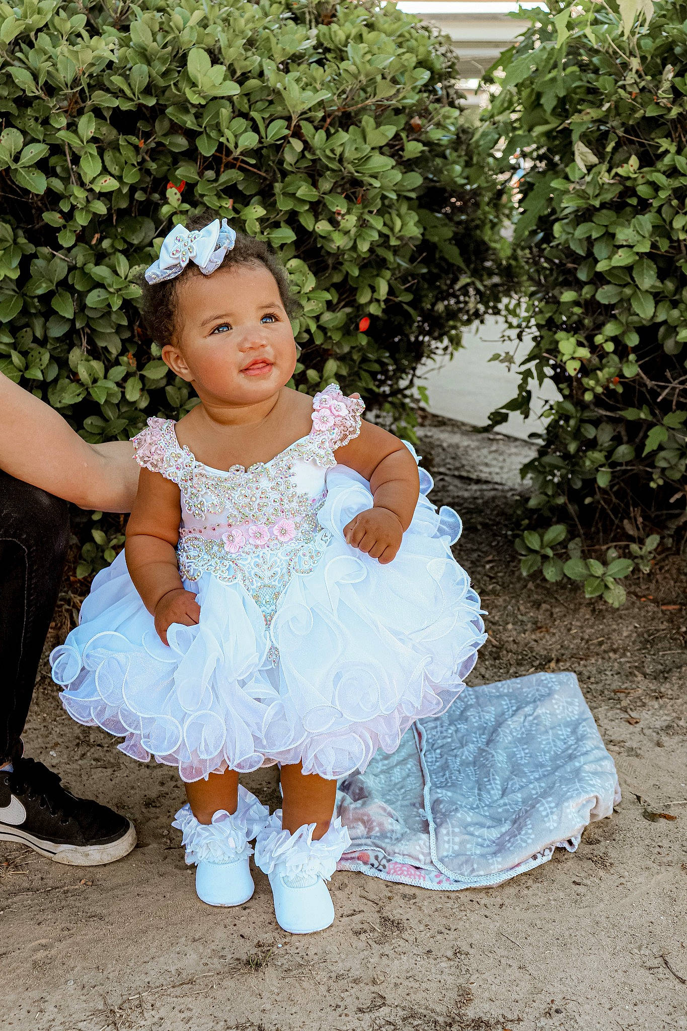 Talia is registered to the contest to win money with this photo: baby_toddler_clothing, bridal_accessory, costume, embellishment, event, fashion_accessory, fun, gesture, grass, happy, headband, headpiece, jewellery, people_in_nature, person, plant, shoe, sitting, sleeve, smile