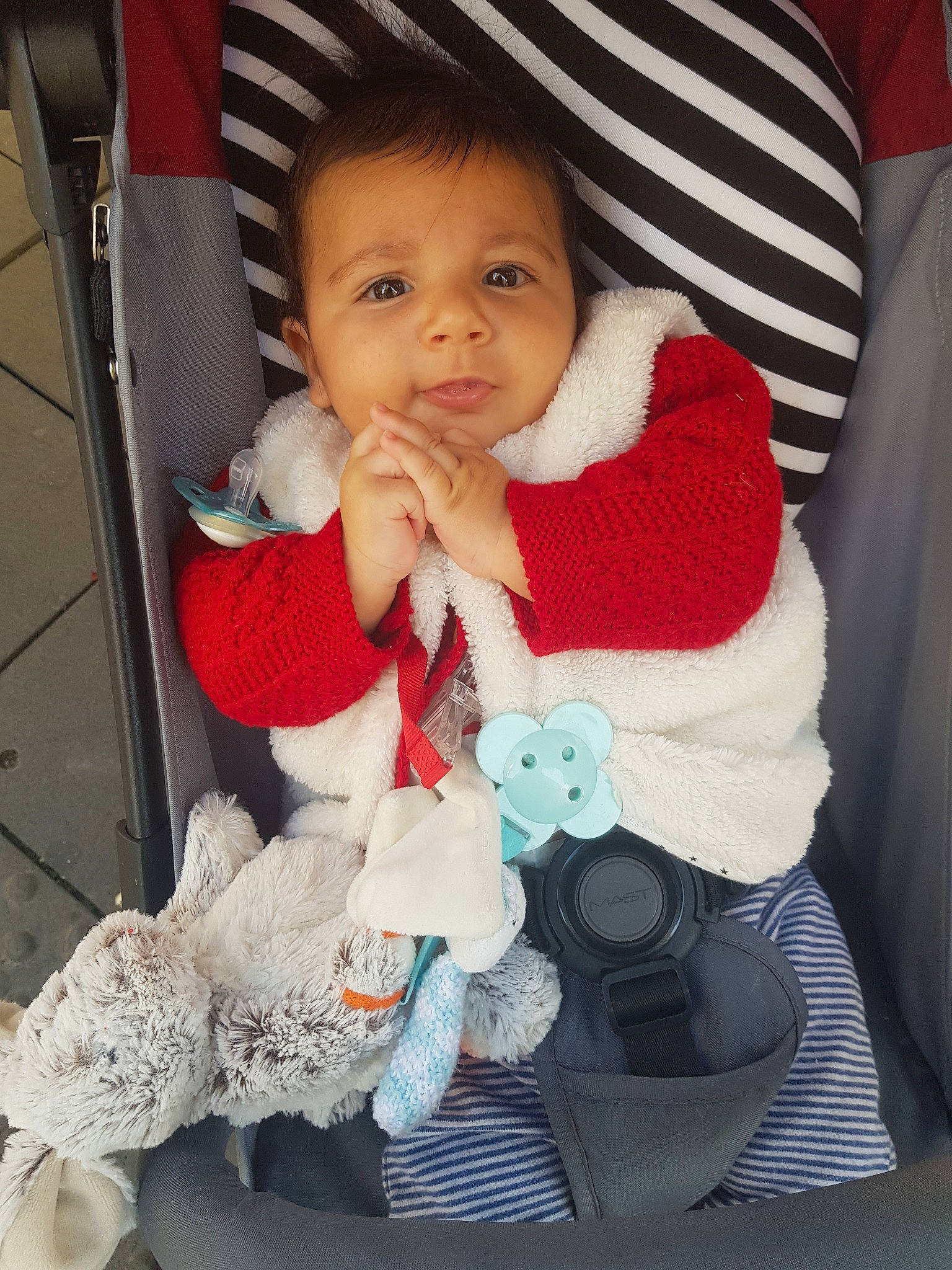 Nahel participe au concours pour gagner de l'argent avec cette photo : baby, baby_products, cheek, child, person, smile, toddler