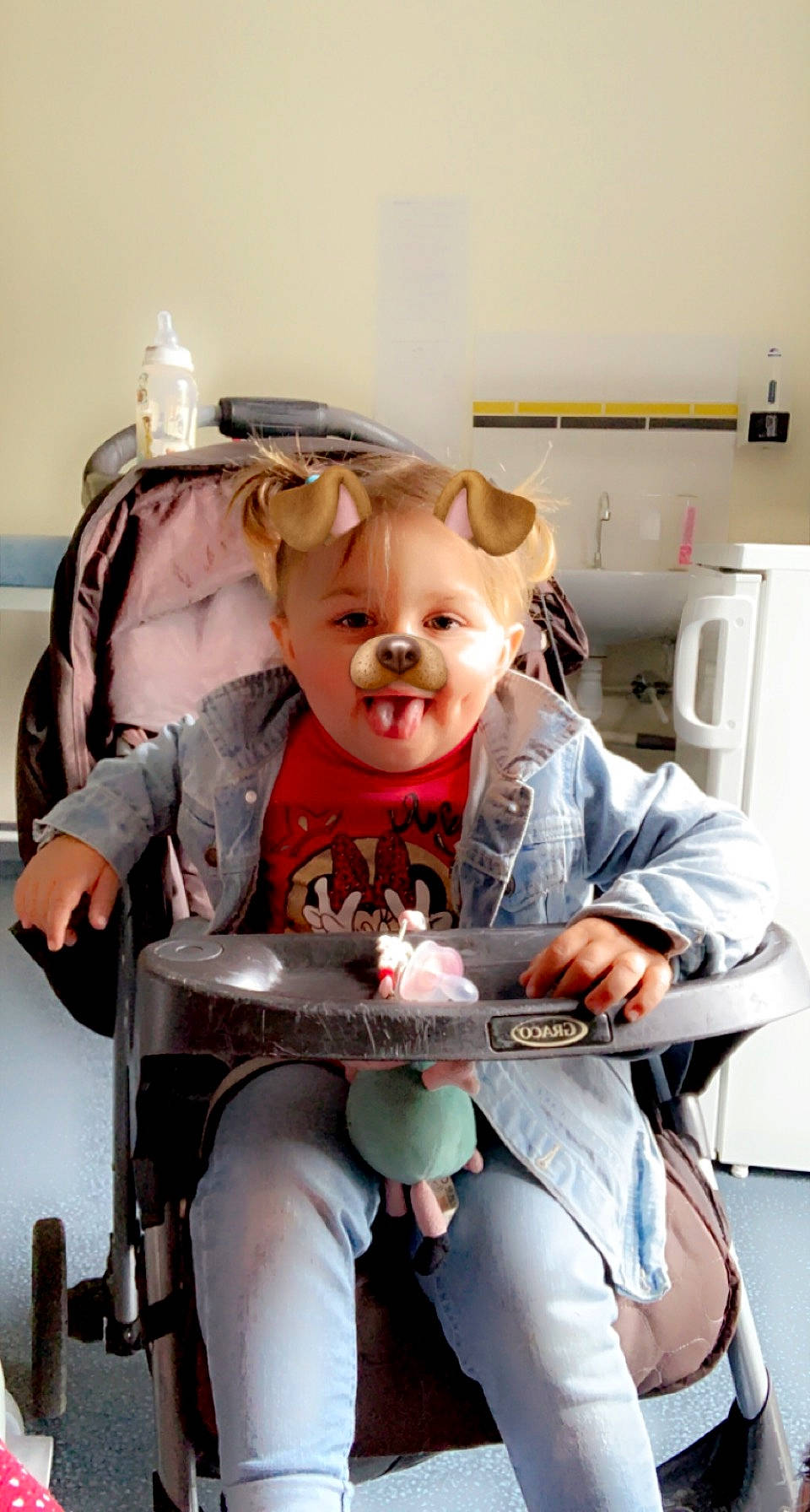 Maliana a rejoint le concours — aidez-le/la à gagner de superbes lots ! baby, baby_carriage, baby_products, baby_toddler_clothing, cabinetry, chair, child, comfort, eye, head, health_care, home_appliance, kitchen_appliance, lap, person, room, service, sitting, skin, smile