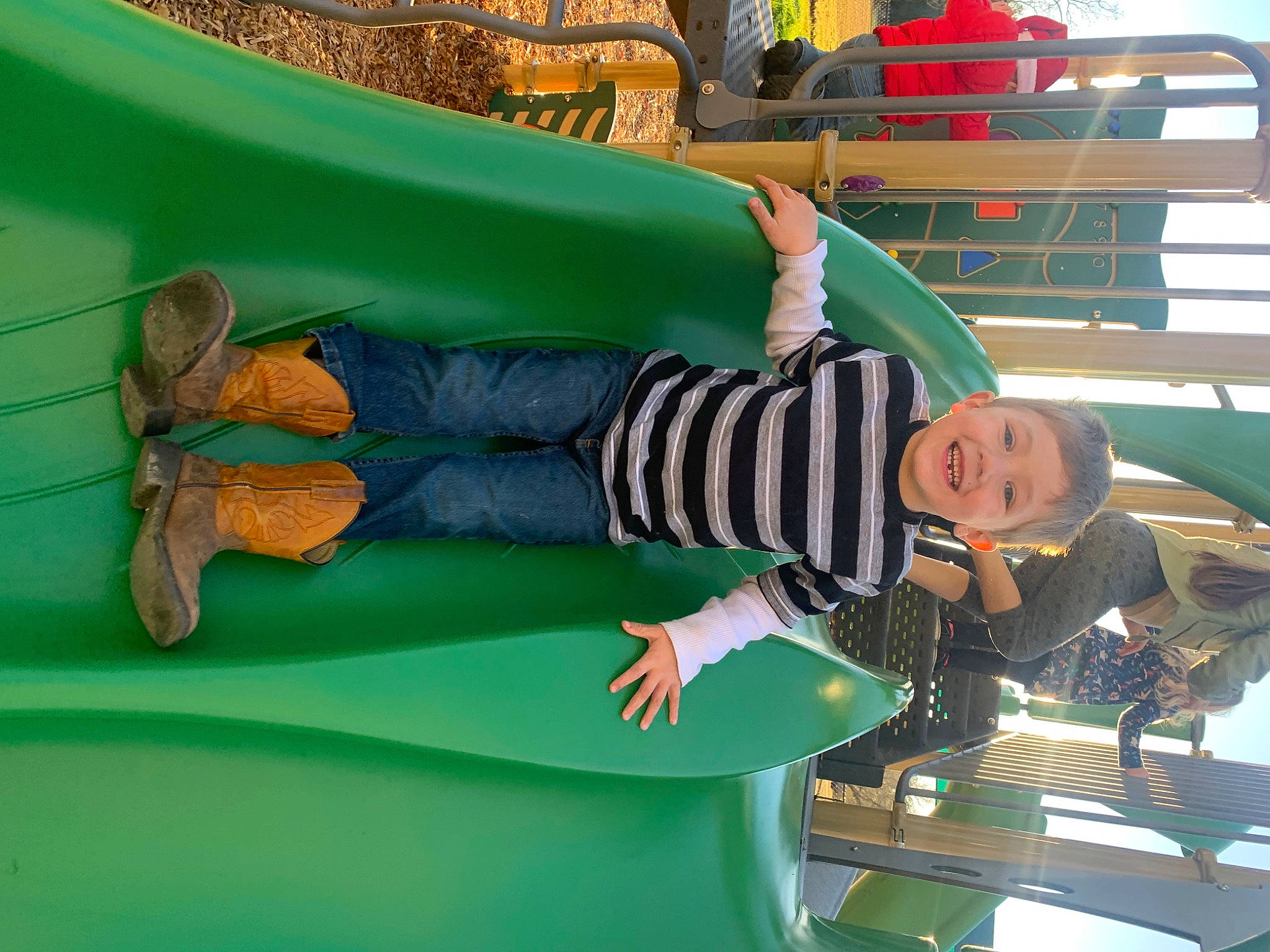 Elias is registered to the contest to win money with this photo: child, comfort, fun, green, indoor_games_and_sports, joy, knee, leisure, person, play, recreation, room, sitting