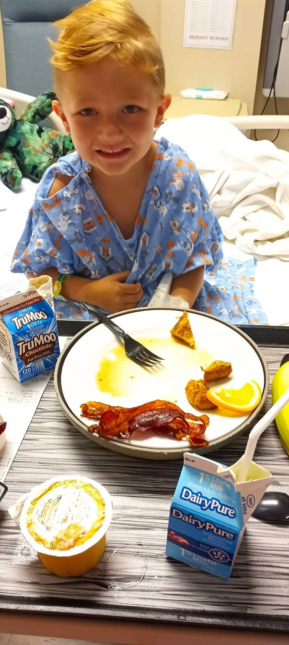 Elias joined the competition — help win amazing prizes! bowl, breakfast_sausage, chair, comfort_food, cooking, cuisine, dish, fast_food, finger_food, food, ingredient, italian_sausage, joy, junk_food, person, plate, produce, recipe, smile, table