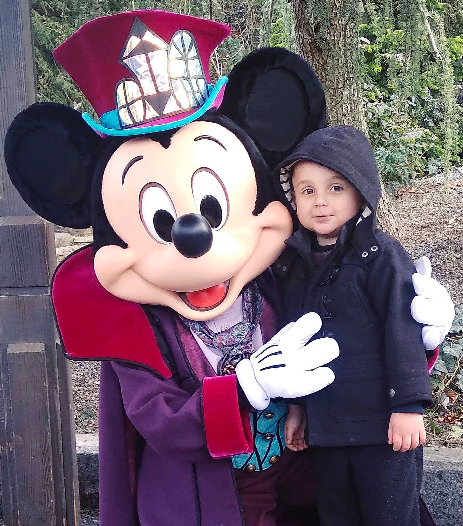 Nolan a rejoint le concours — aidez-le/la à gagner de superbes lots ! amusement_park, fun, headwear, park, person, recreation, smile, vacation, walt_disney_world