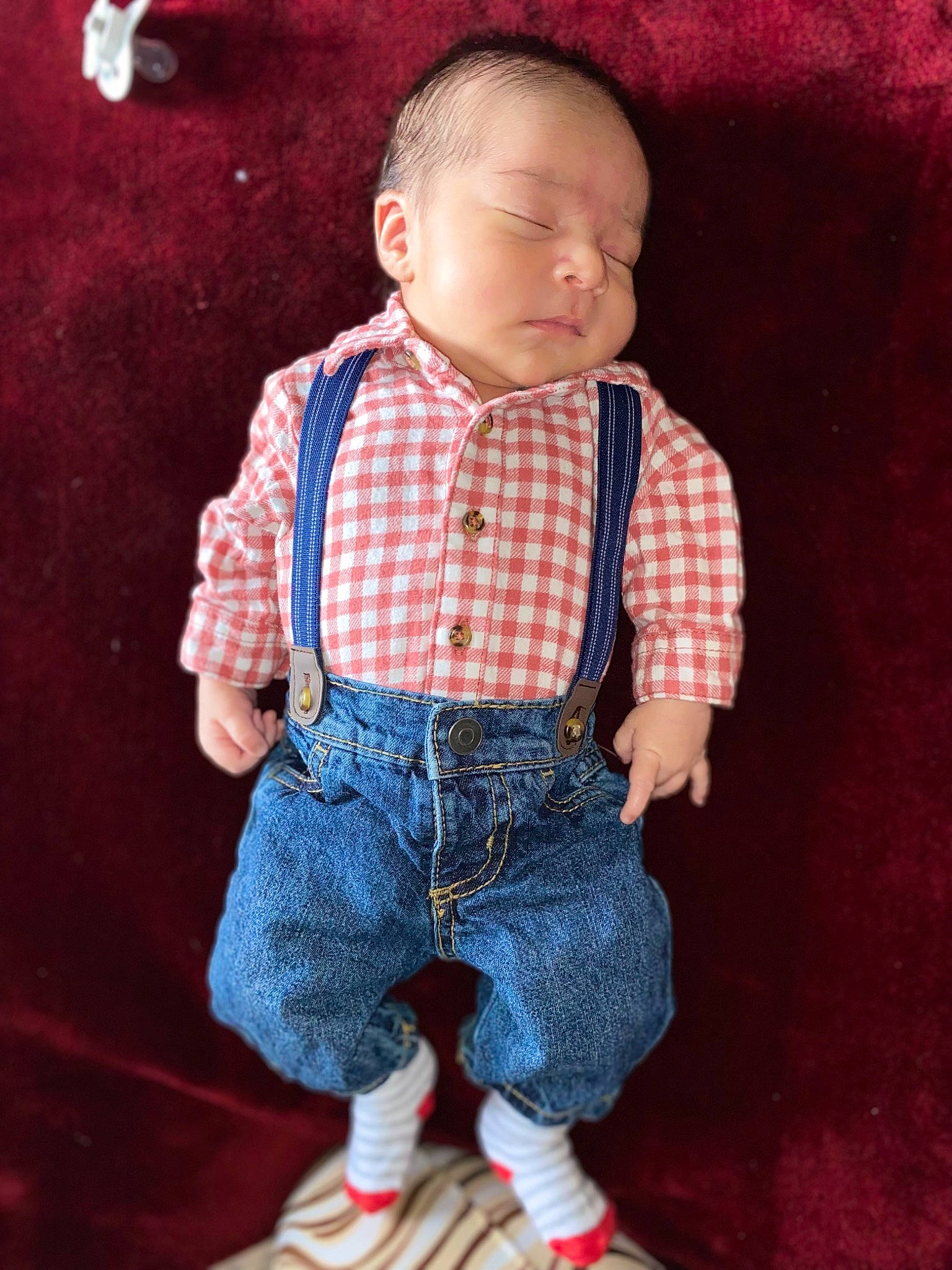 Leonidas is registered to the contest to win money with this photo: baby, baby_toddler_clothing, cheek, collar, dress_shirt, face, head, human_body, leg, pattern, person, pink, plaid, skin, sleeve, t_shirt, tartan, toddler, toy, trunk