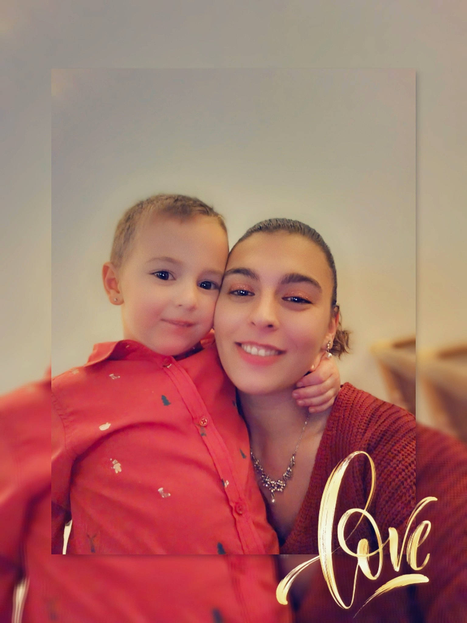 Swan participe au concours pour gagner de l'argent avec cette photo : child, event, eyewear, face, facial_expression, fashion, fashion_design, flash_photography, formal_wear, friendship, fun, gesture, hairstyle, happy, interaction, jewellery, joy, magenta, necklace, person