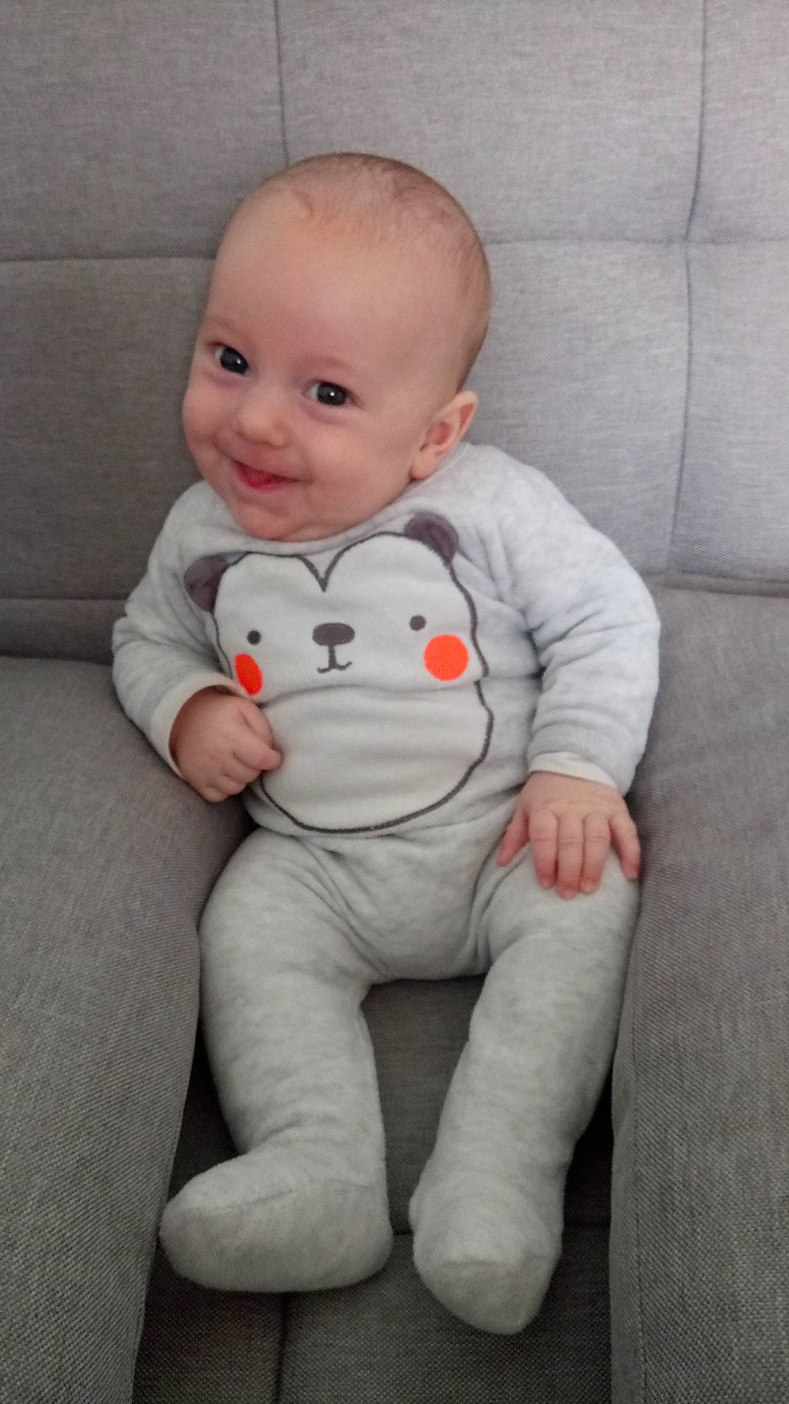 Swan a rejoint le concours — aidez-le/la à gagner de superbes lots ! baby, cheek, child, joy, lip, nose, person, skin, stuffed_toy, toddler, toy