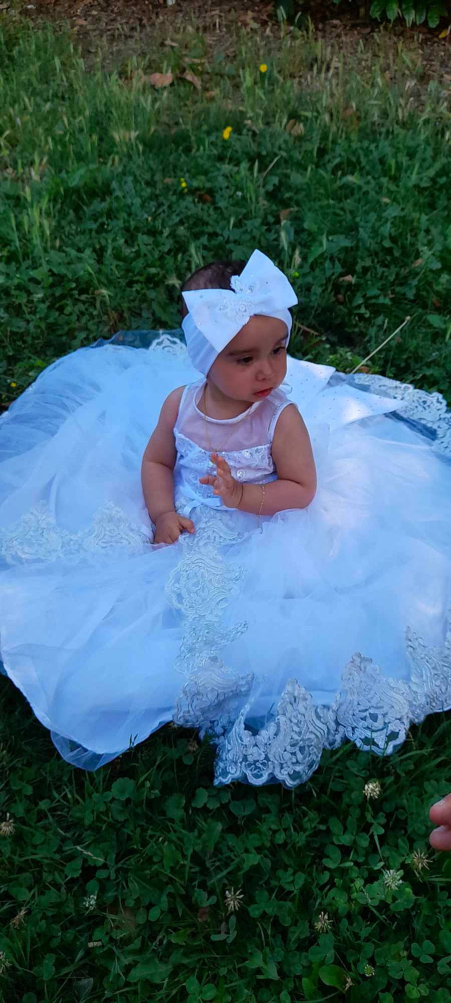 Naïma participe au concours pour gagner de l'argent avec cette photo : baby, baby_toddler_clothing, beauty, bridal_accessory, child, dress, embellishment, event, fashion_accessory, fun, grass, happy, hat, headwear, people_in_nature, person, pink, plant, product, sitting