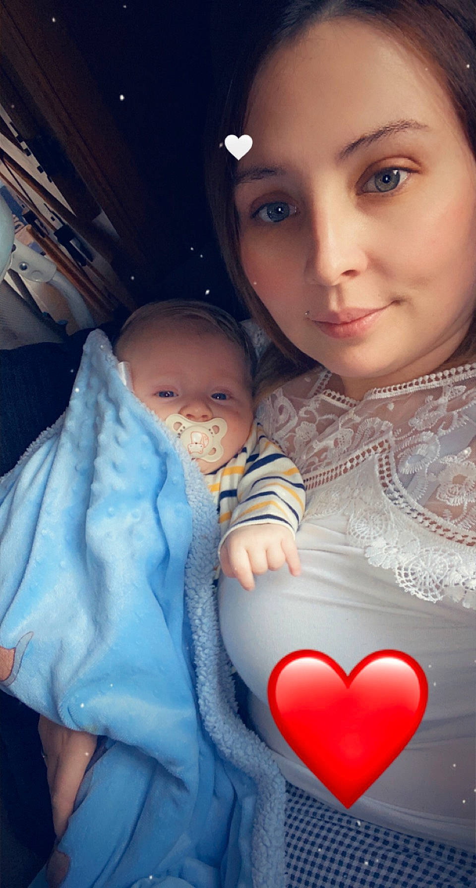 Maë participe au concours pour gagner de l'argent avec cette photo : cheek, chin, eye, eyebrow, eyelash, face, facial_expression, fashion, flash_photography, forehead, hairstyle, happy, head, human, iris, lip, mouth, nose, organ, person