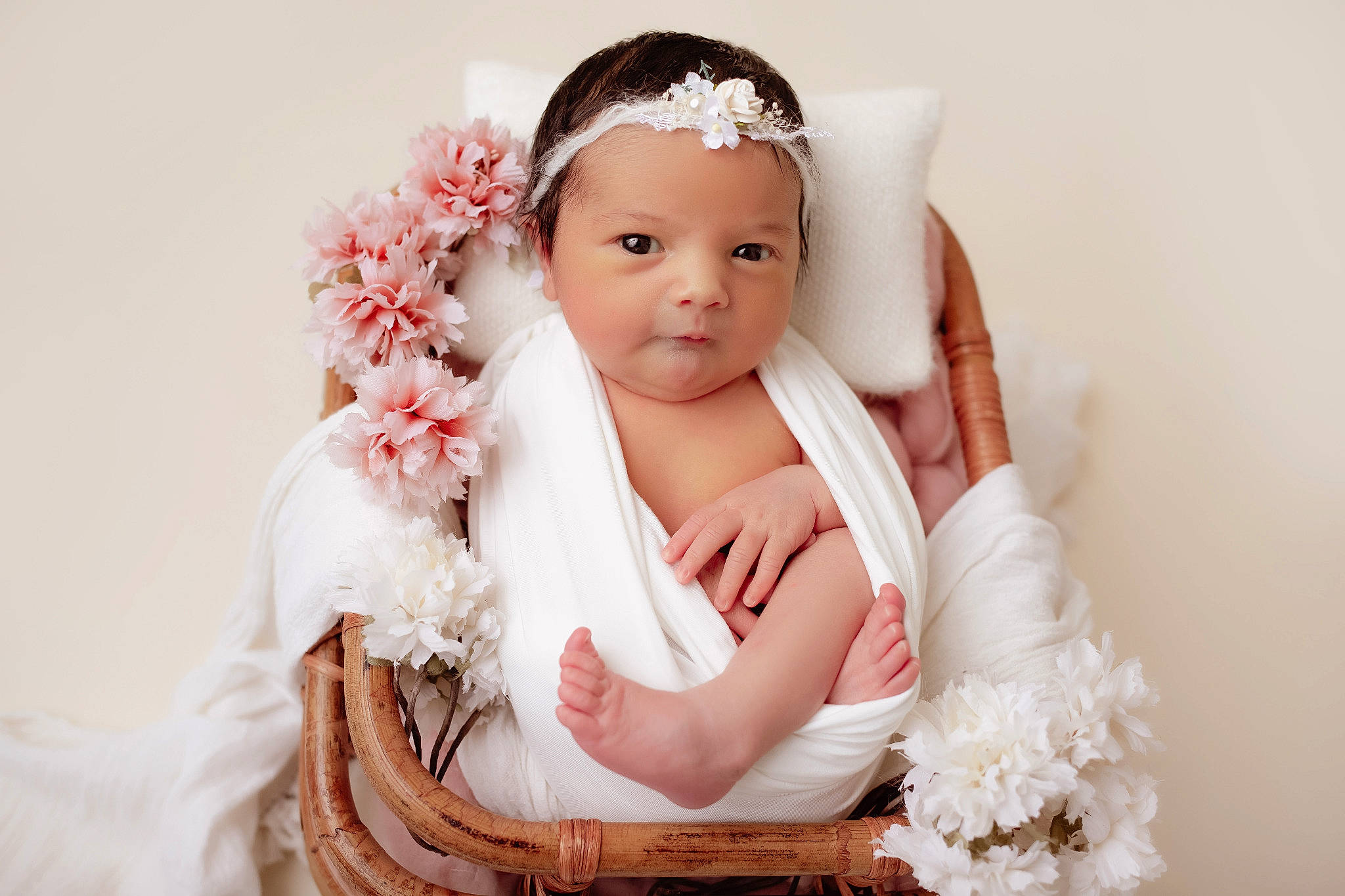 Louisa participe au concours pour gagner de l'argent avec cette photo : baby, baby_toddler_clothing, bridal_accessory, child, costume_hat, dress, event, eyelash, fashion_accessory, flash_photography, fun, hair_accessory, happy, headband, headpiece, jewellery, peach, person, petal, pink