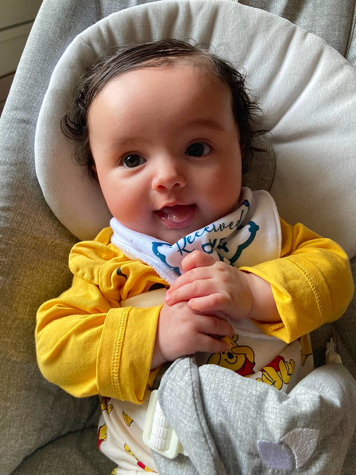 Louisa a rejoint le concours — aidez-le/la à gagner de superbes lots ! baby, baby_toddler_clothing, cheek, chin, comfort, eye, eyebrow, finger, gesture, hairstyle, head, iris, lip, mouth, nose, outerwear, person, product, skin, sleeve