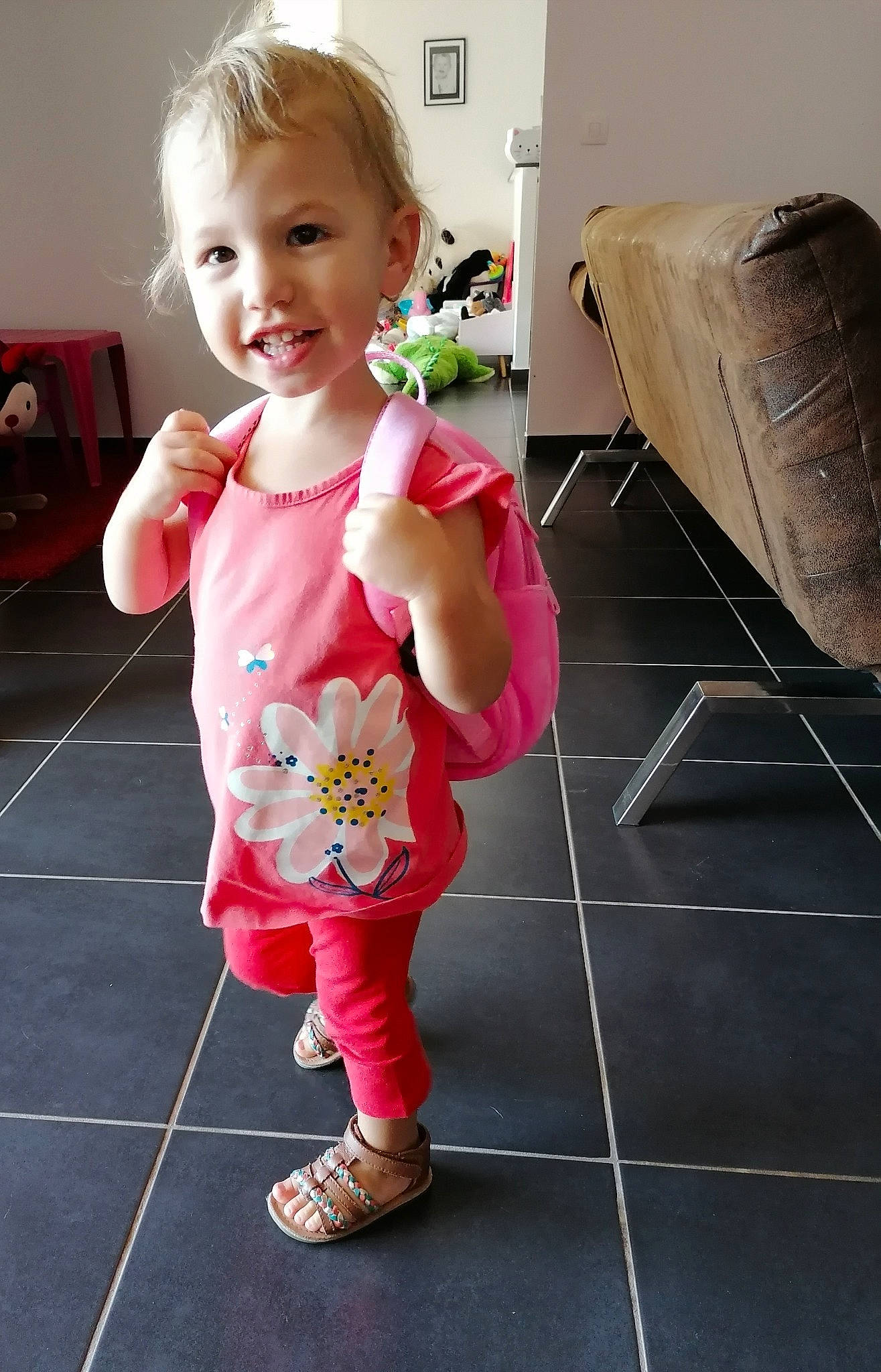 Aléna a rejoint le concours — aidez-le/la à gagner de superbes lots ! baby, child, dress, joy, pattern, person, pink, play, shoe, skin, sleeve, standing, toddler