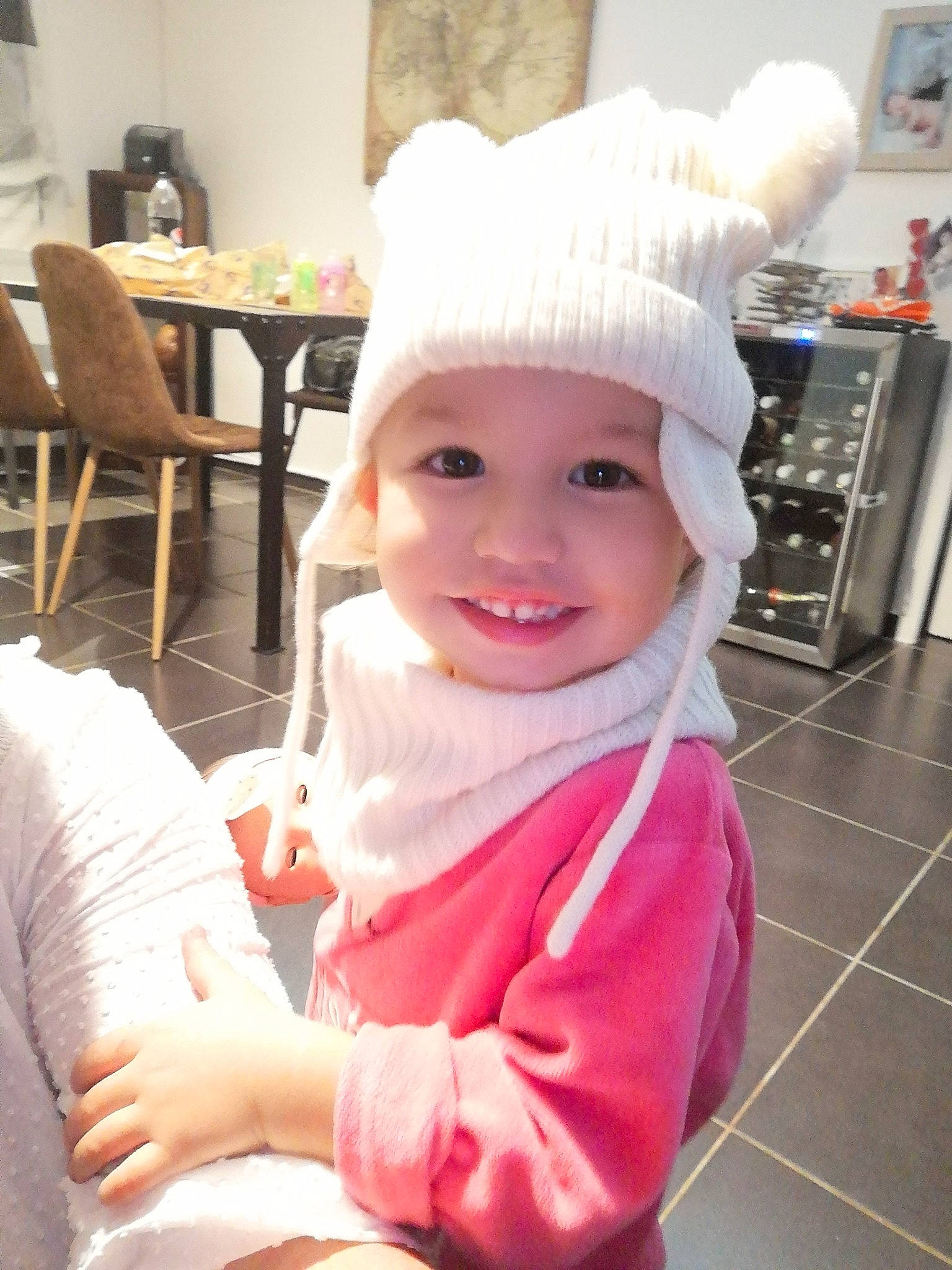 Aléna participe au concours pour gagner de l'argent avec cette photo : baby, bonnet, cap, child, cook, ear, hat, headgear, headwear, joy, knit_cap, person, pink, skin, smile, toddler