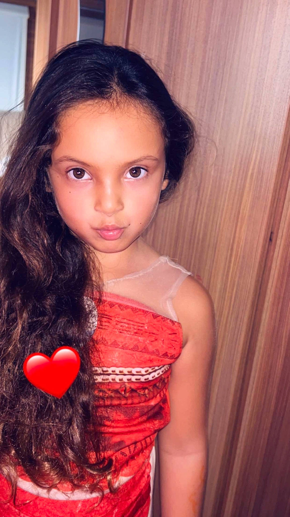 Louway a rejoint le concours — aidez-le/la à gagner de superbes lots ! black_hair, cheek, chest, chin, eye, eyelash, fashion_design, flash_photography, hair, happy, iris, lip, lipstick, long_hair, neck, person, shoulder, skin, thigh, trunk