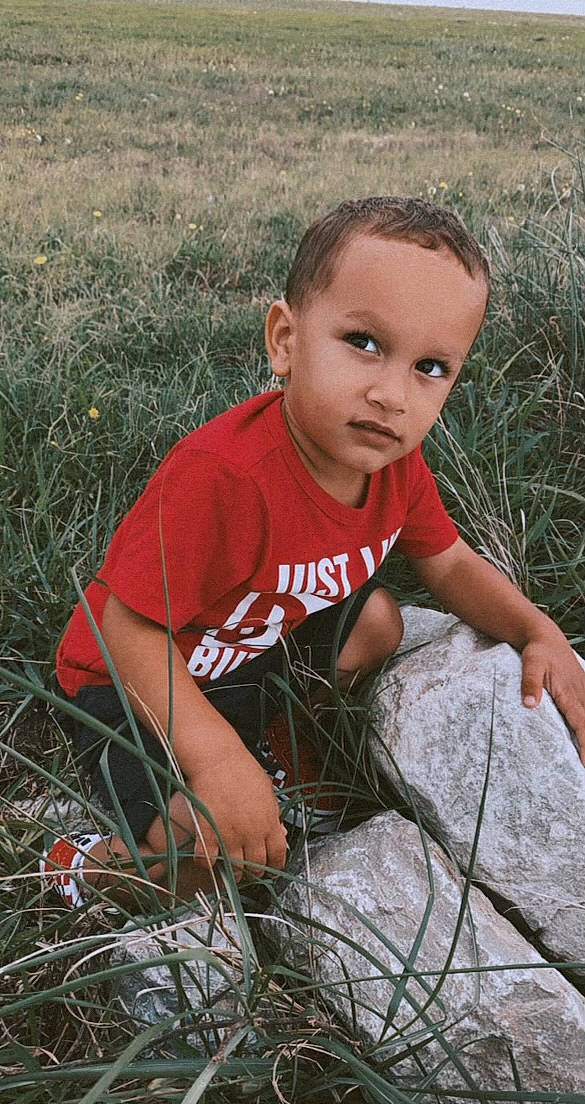 Jonah is registered to the contest to win money with this photo: adaptation, child, field, flash_photography, fun, grass, grass_family, grassland, hair, happy, head, leisure, people_in_nature, person, plant, prairie, sitting, soil, t_shirt, toddler
