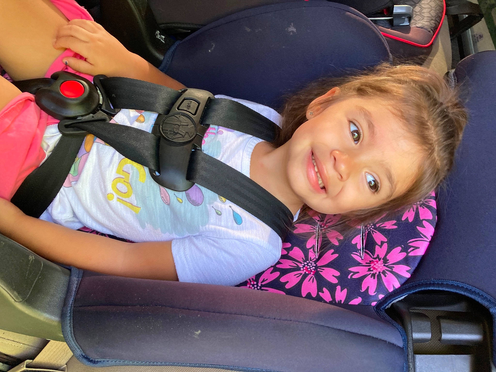 Xena is registered to the contest to win money with this photo: auto_part, automotive_design, automotive_exterior, car, car_seat, car_seat_cover, child, comfort, elbow, electric_blue, head_restraint, joy, motor_vehicle, person, seat_belt, smile, steering_part, steering_wheel, toddler, vehicle