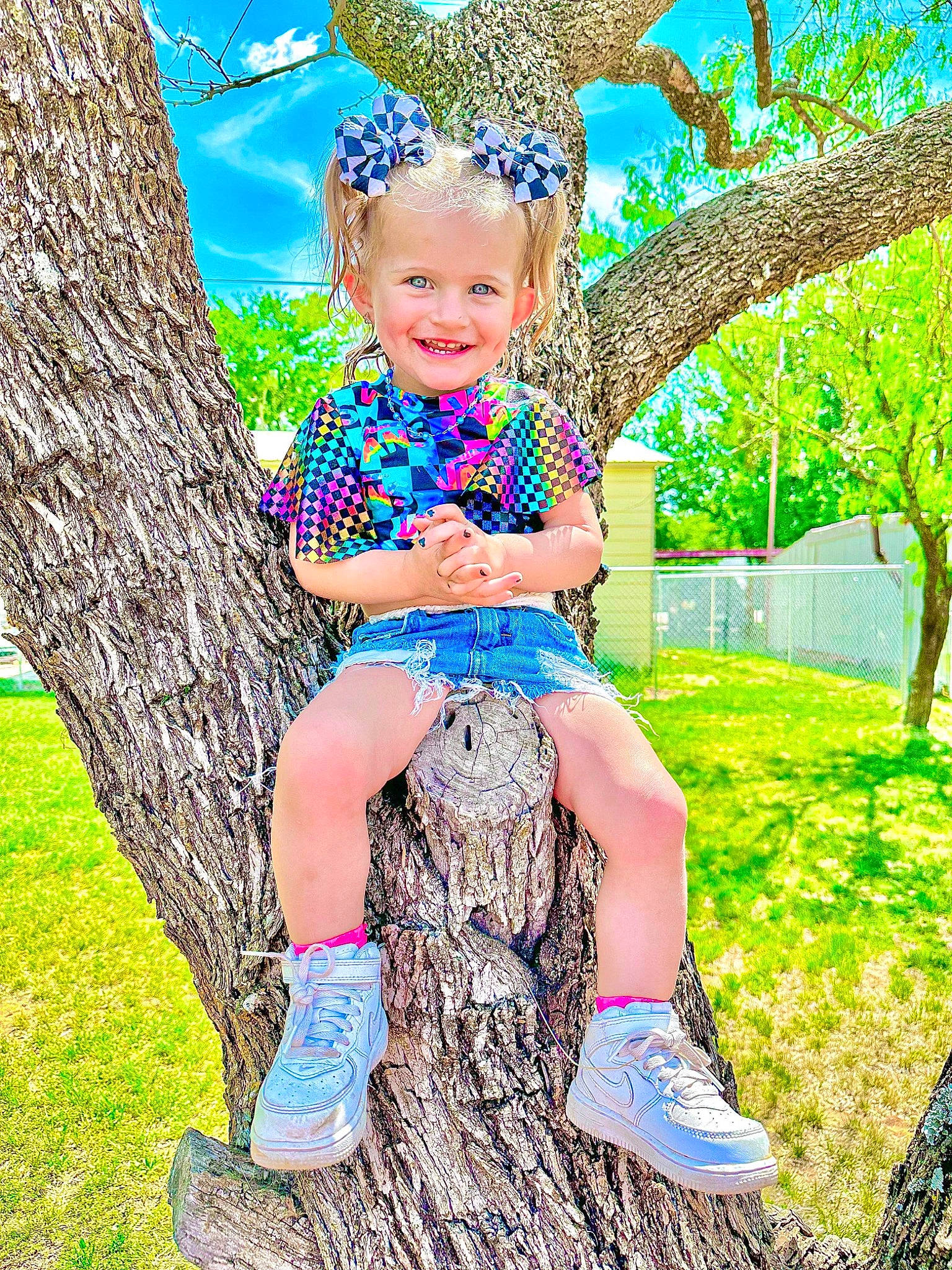 Paisley is registered to the contest to win money with this photo: baby_toddler_clothing, electric_blue, fun, grass, green, happy, human_leg, joy, knee, leisure, magenta, pattern, people_in_nature, person, plant, smile, spring, thigh, toddler, tree