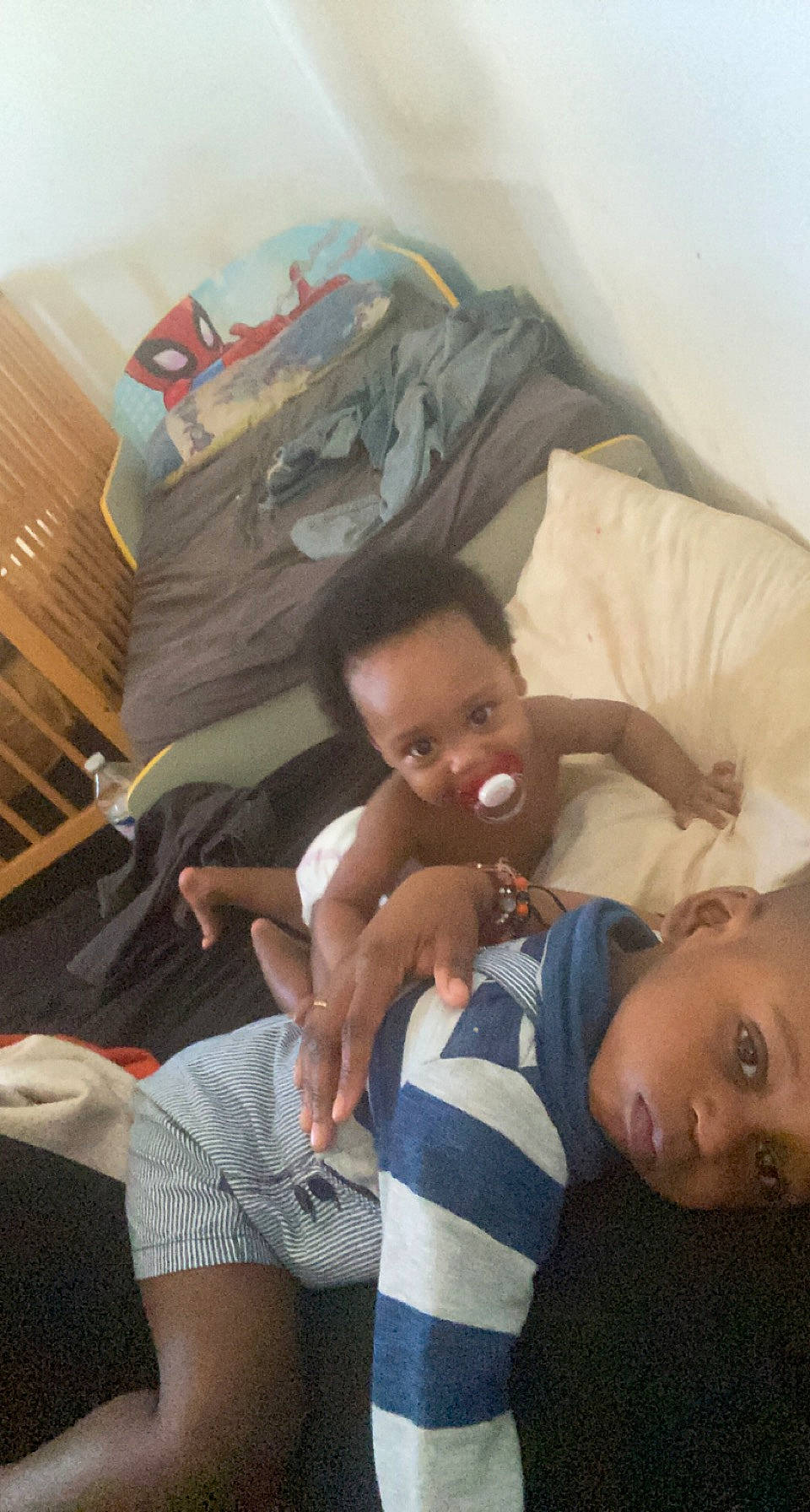 Tayanna participe au concours pour gagner de l'argent avec cette photo : baby, baby_toddler_clothing, bed, child, comfort, finger, fun, happy, lap, linens, mouth, person, play, room, shorts, sitting, t_shirt, thumb, toddler, vacation