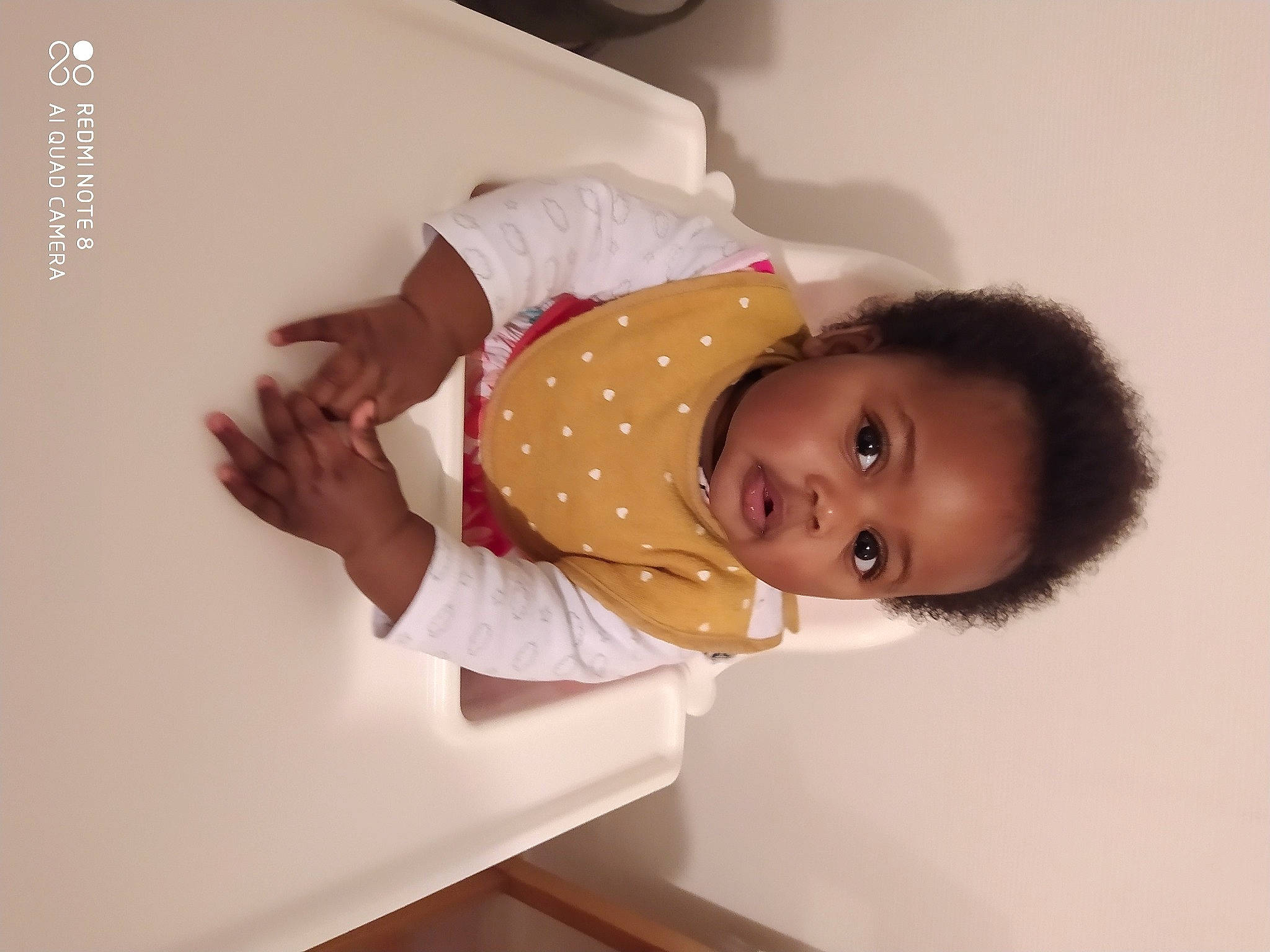 Shanna a rejoint le concours — aidez-le/la à gagner de superbes lots ! baby, baby_products, baby_safety, baby_toddler_clothing, child, comfort, elbow, finger, happy, pattern, person, room, sleeve, toddler