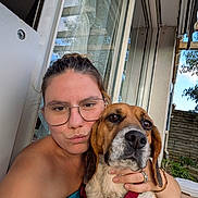 Sally a rejoint le concours — aidez-le/la à gagner de superbes lots ! person, dog, glasses, outdoor, selfie, pet, harness, glass_door, reflection, fence, garden, casual_clothing, affection, face, head, shoulder, hand, nature, daylight, portrait