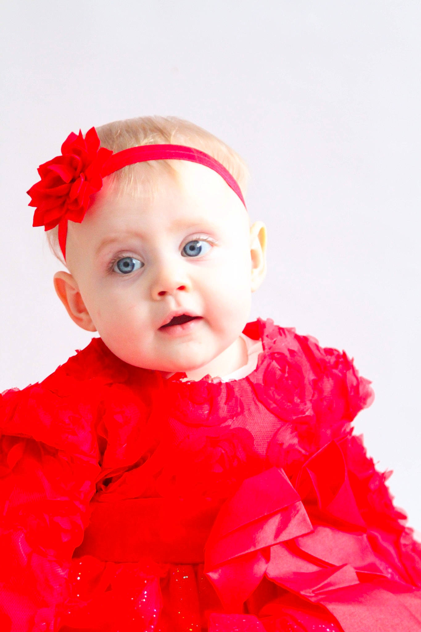 Cléa a rejoint le concours — aidez-le/la à gagner de superbes lots ! baby, baby_toddler_clothing, cheek, clothing, collar, embellishment, eye, face, happy, hat, head, lip, magenta, outerwear, pattern, peach, person, petal, pink, sleeve