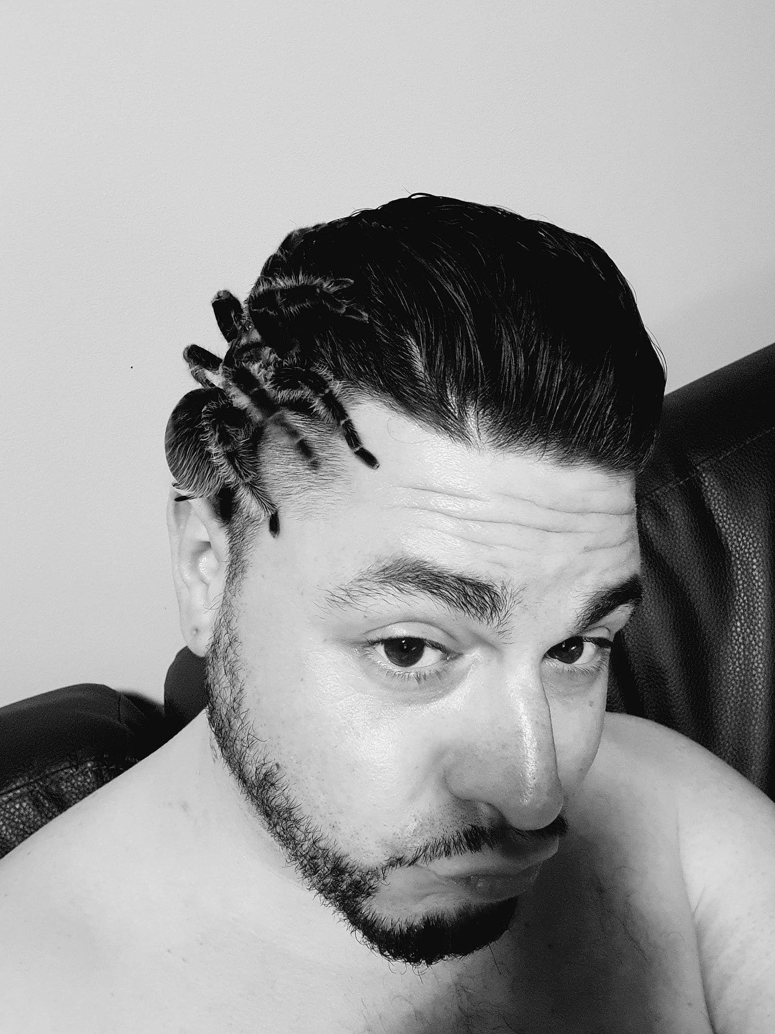 Mémère participe au concours pour gagner de l'argent avec cette photo : black, black_and_white, cheek, chin, eye, eyebrow, face, facial_hair, forehead, hair, hairstyle, man, monochrome_photography, moustache, neck, nose, person, photography, portrait, white