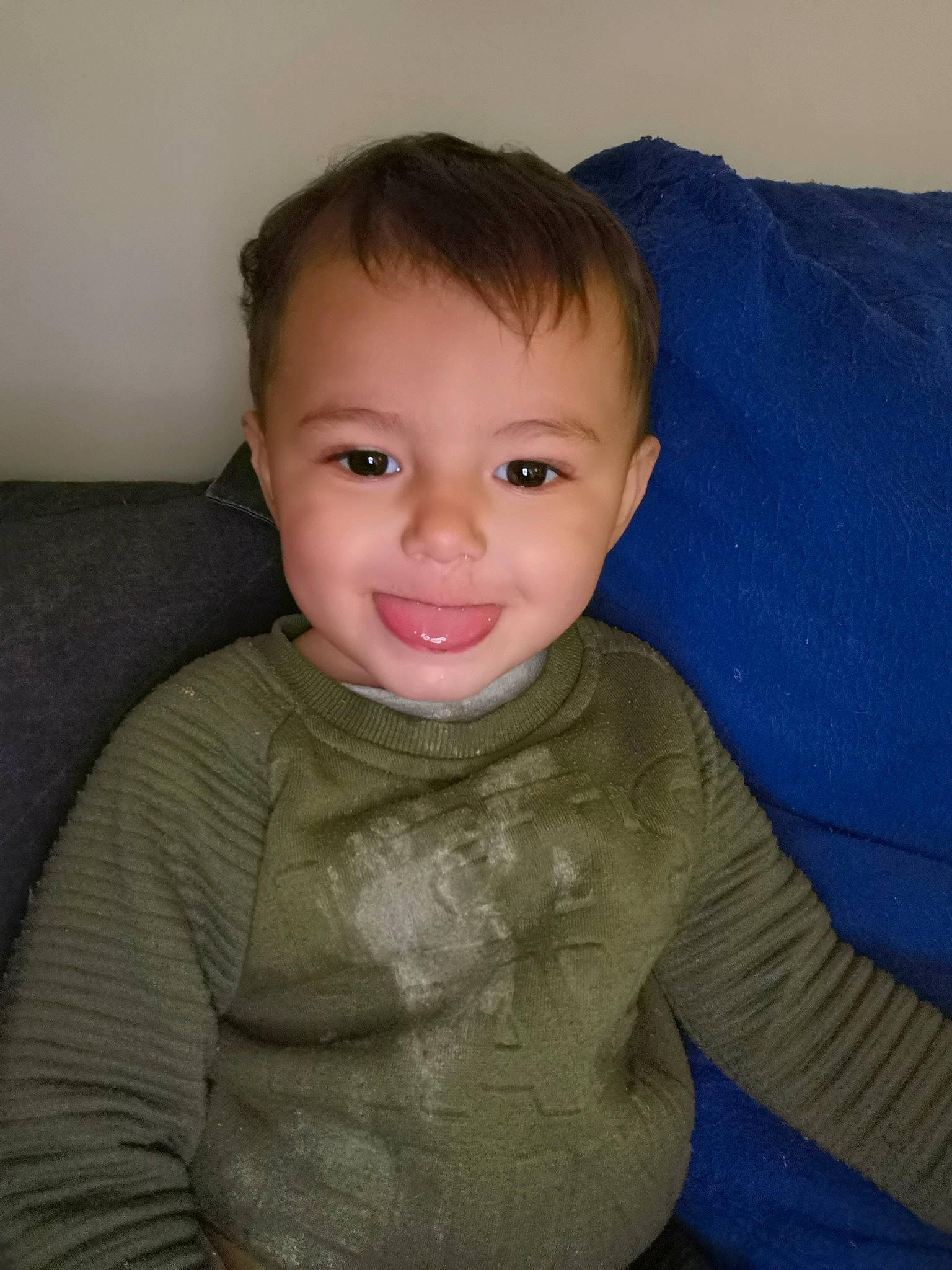 Gino participe au concours pour gagner de l'argent avec cette photo : baby, baby_toddler_clothing, cheek, clothing, comfort, eye, eyebrow, face, forehead, hair, head, iris, jaw, joy, lip, mouth, neck, nose, person, skin