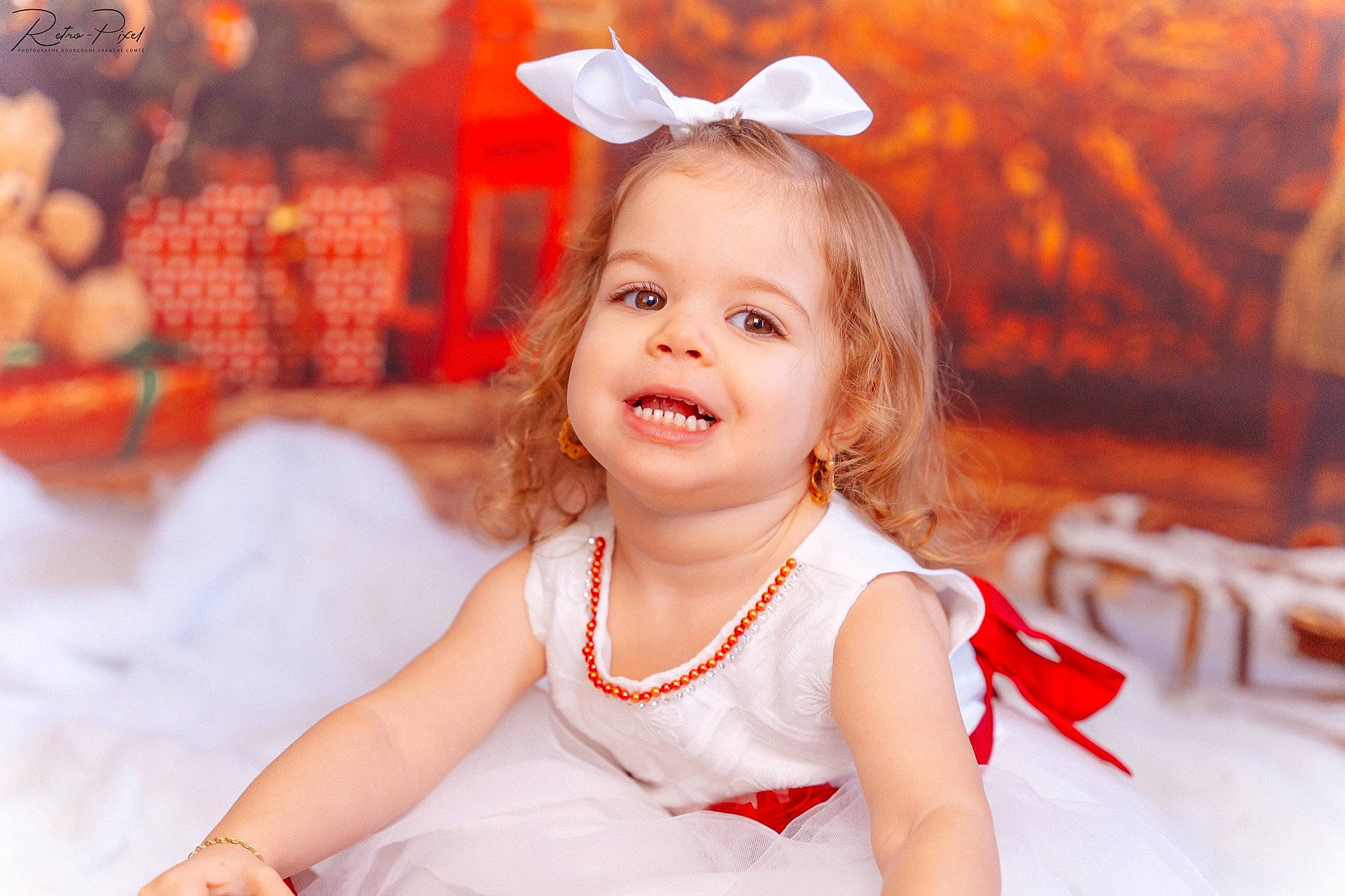 Chelsy participe au concours pour gagner de l'argent avec cette photo : baby_toddler_clothing, child, dress, event, fashion_accessory, flash_photography, fun, hair_accessory, happy, head, headpiece, joy, party, party_supply, peach, person, pink, portrait_photography, smile, sweetness