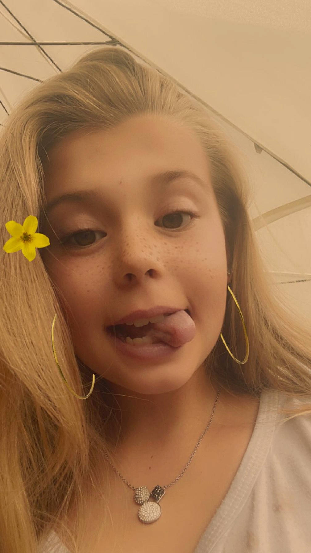 Lea a rejoint le concours — aidez-le/la à gagner de superbes lots ! cheek, chin, ear, eye, eyebrow, eyelash, facial_expression, flash_photography, forehead, hair, hairstyle, head, jaw, lip, mouth, neck, nose, organ, person, skin