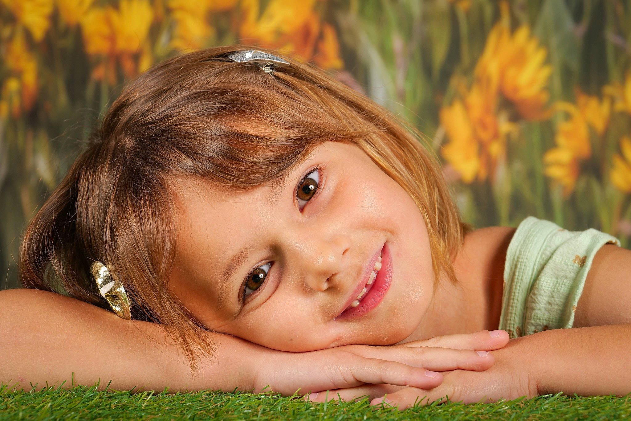 Léna participe au concours pour gagner de l'argent avec cette photo : beauty, cheek, dress, eye, eyelash, face, flash_photography, grass, hand, happy, iris, joy, lip, meadow, people_in_nature, person, plant, skin, smile, toddler