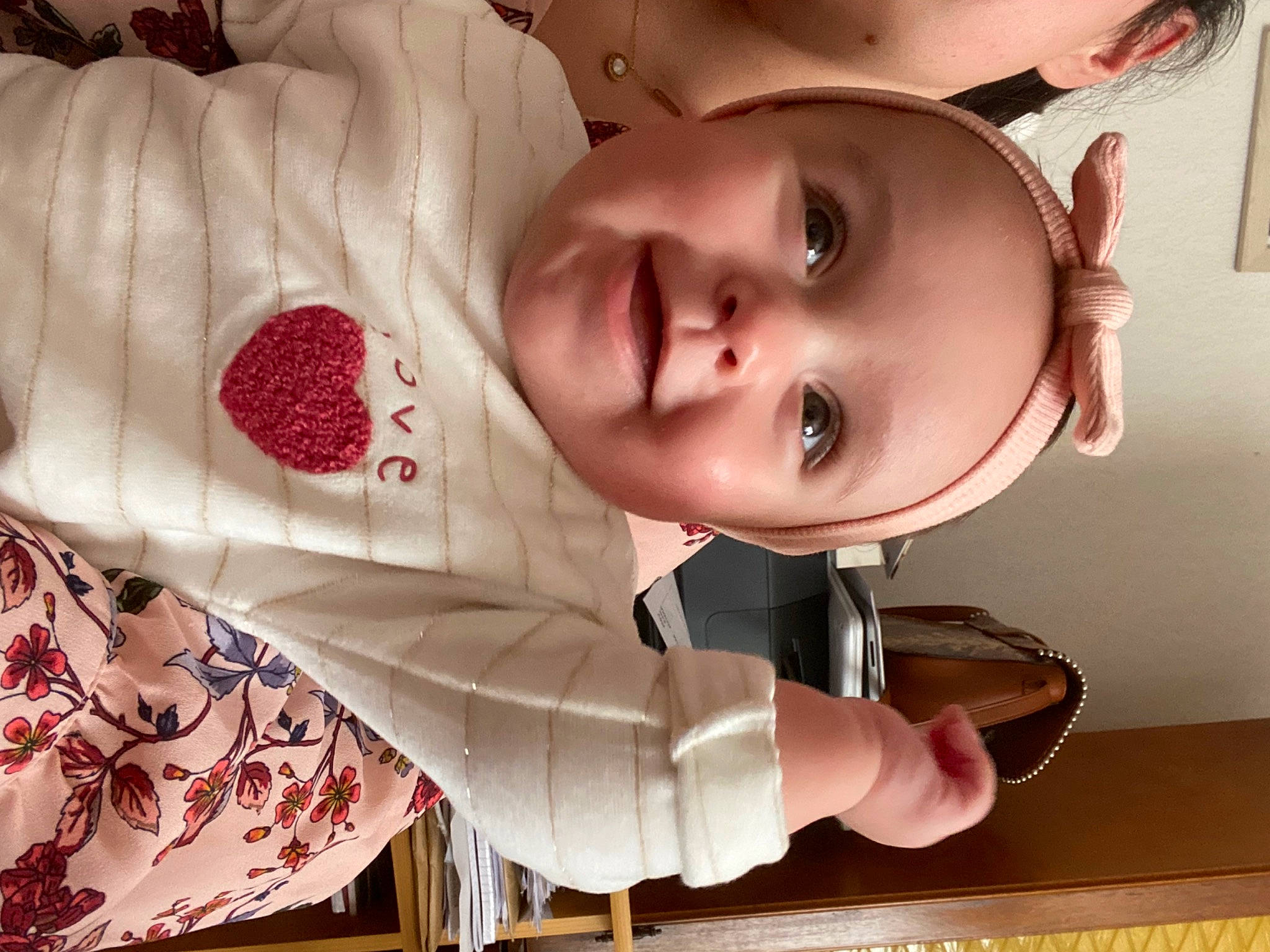 Luna participe au concours pour gagner de l'argent avec cette photo : baby, baby_toddler_clothing, cheek, child, dress, ear, eye, eyelash, happy, human_body, iris, joy, lip, nose, person, skin, sleeve, smile, textile, toddler